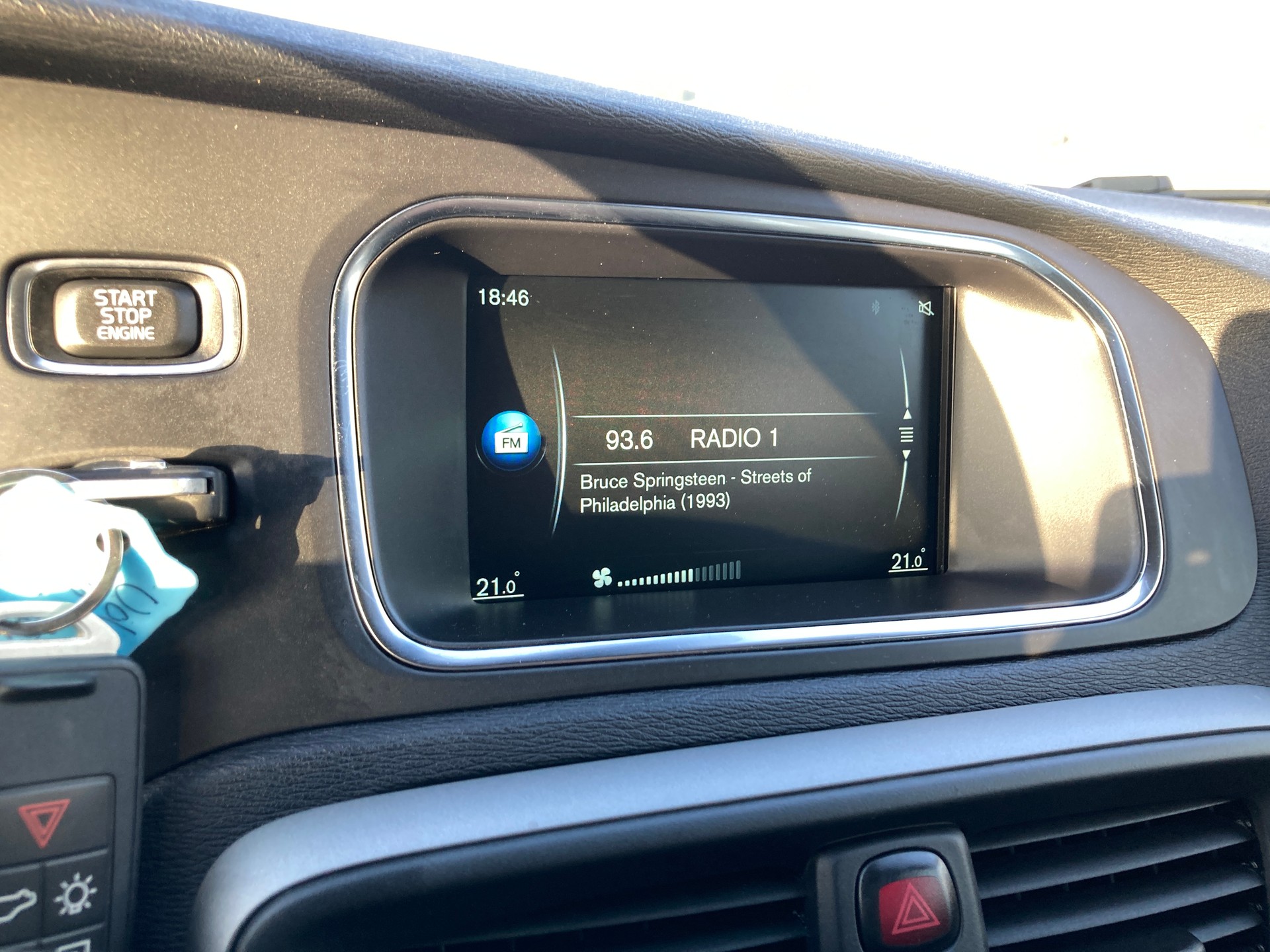 VOLVO V40 D2-image-13