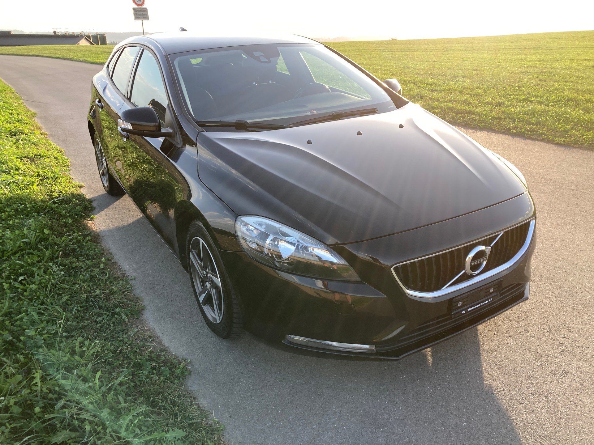 VOLVO V40 D2-image-1