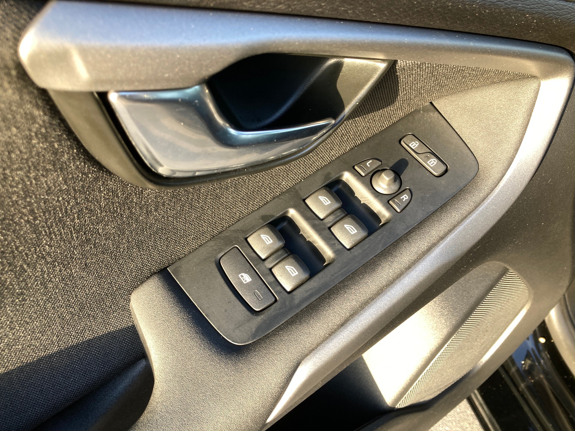 VOLVO V40 D2-image-9