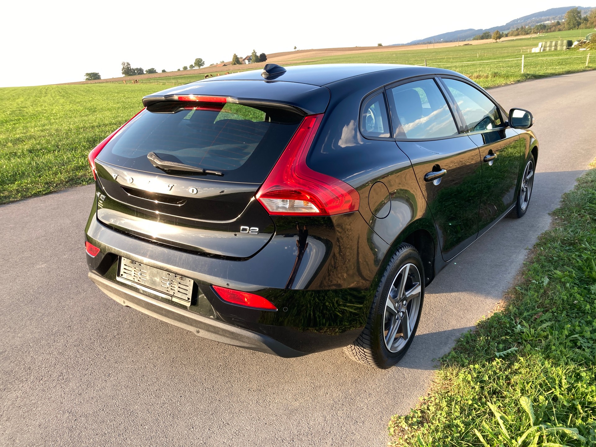 VOLVO V40 D2-image-2