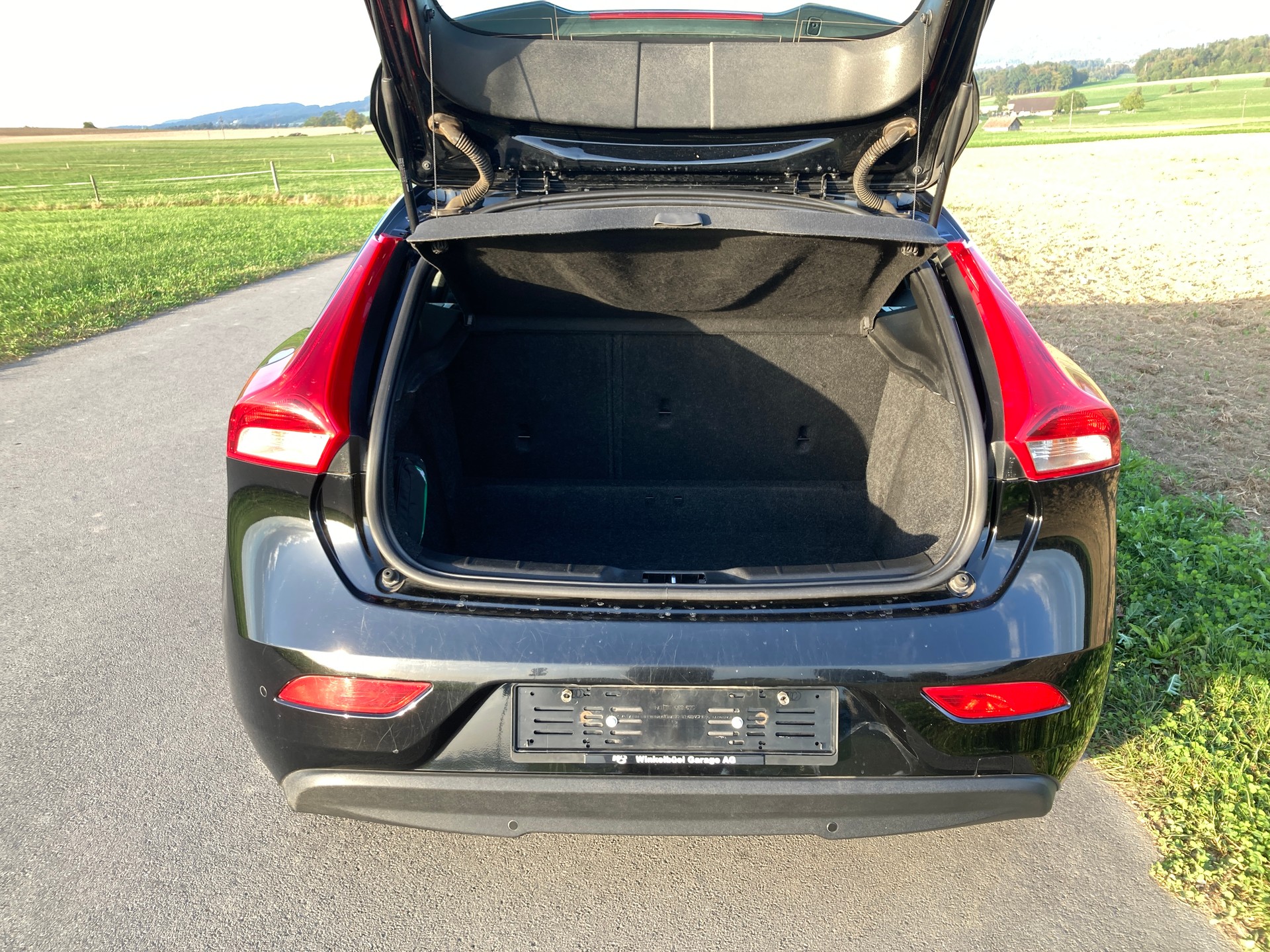 VOLVO V40 D2-image-5