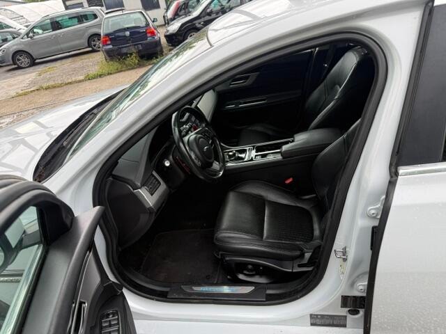 JAGUAR XF-image-8
