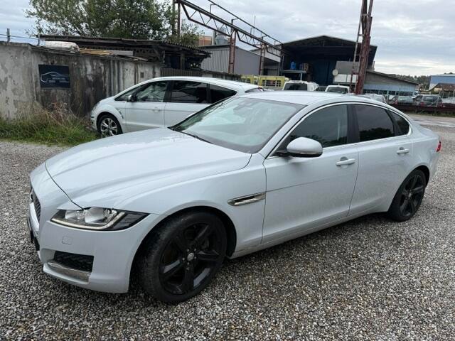 JAGUAR XF-image-1