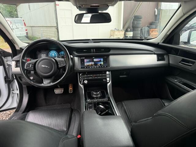 JAGUAR XF-image-6