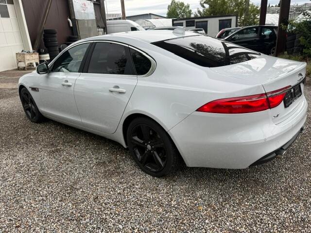 JAGUAR XF-image-2