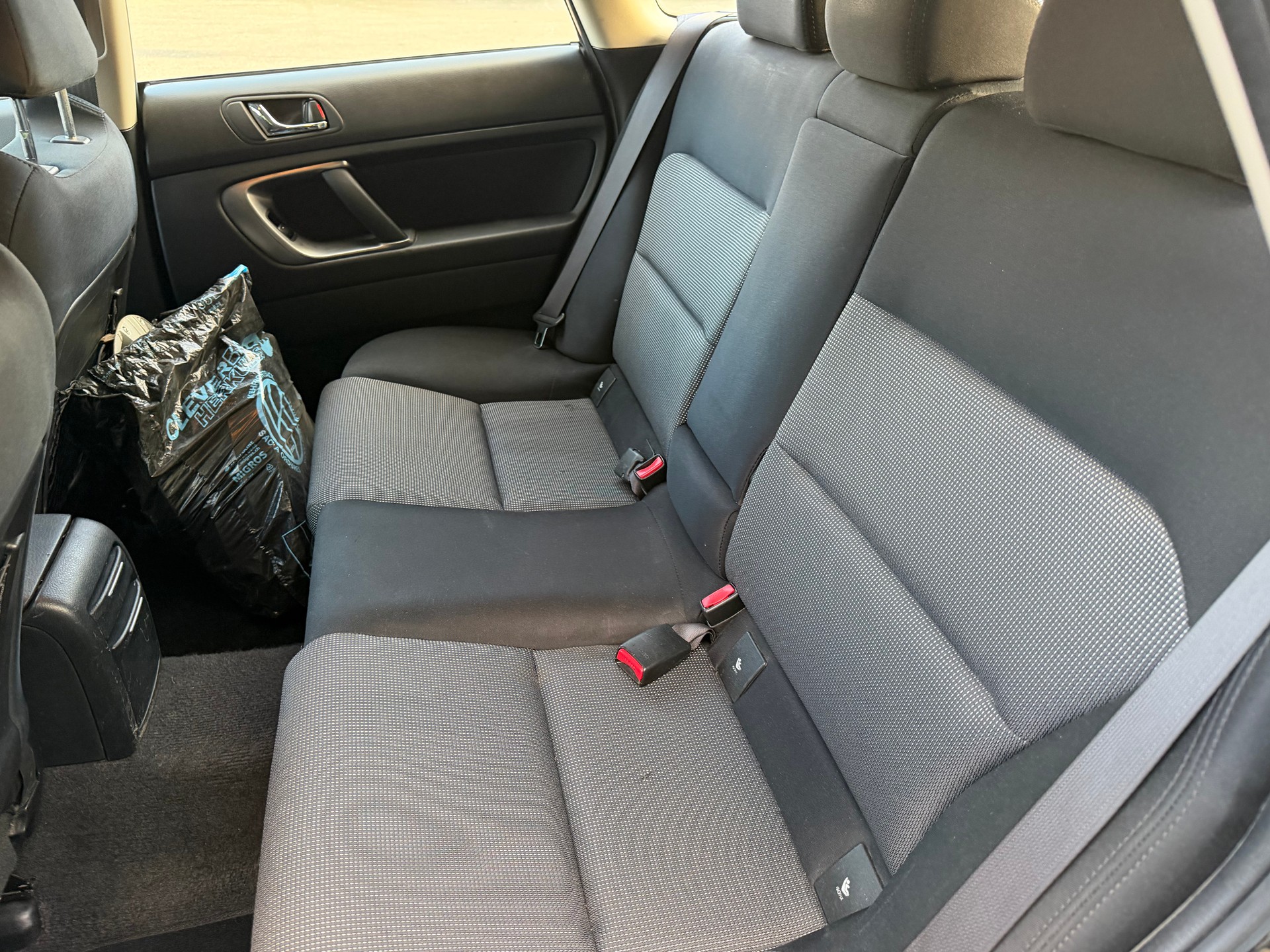 SUBARU Legacy 2.0i AWD Swiss-image-5