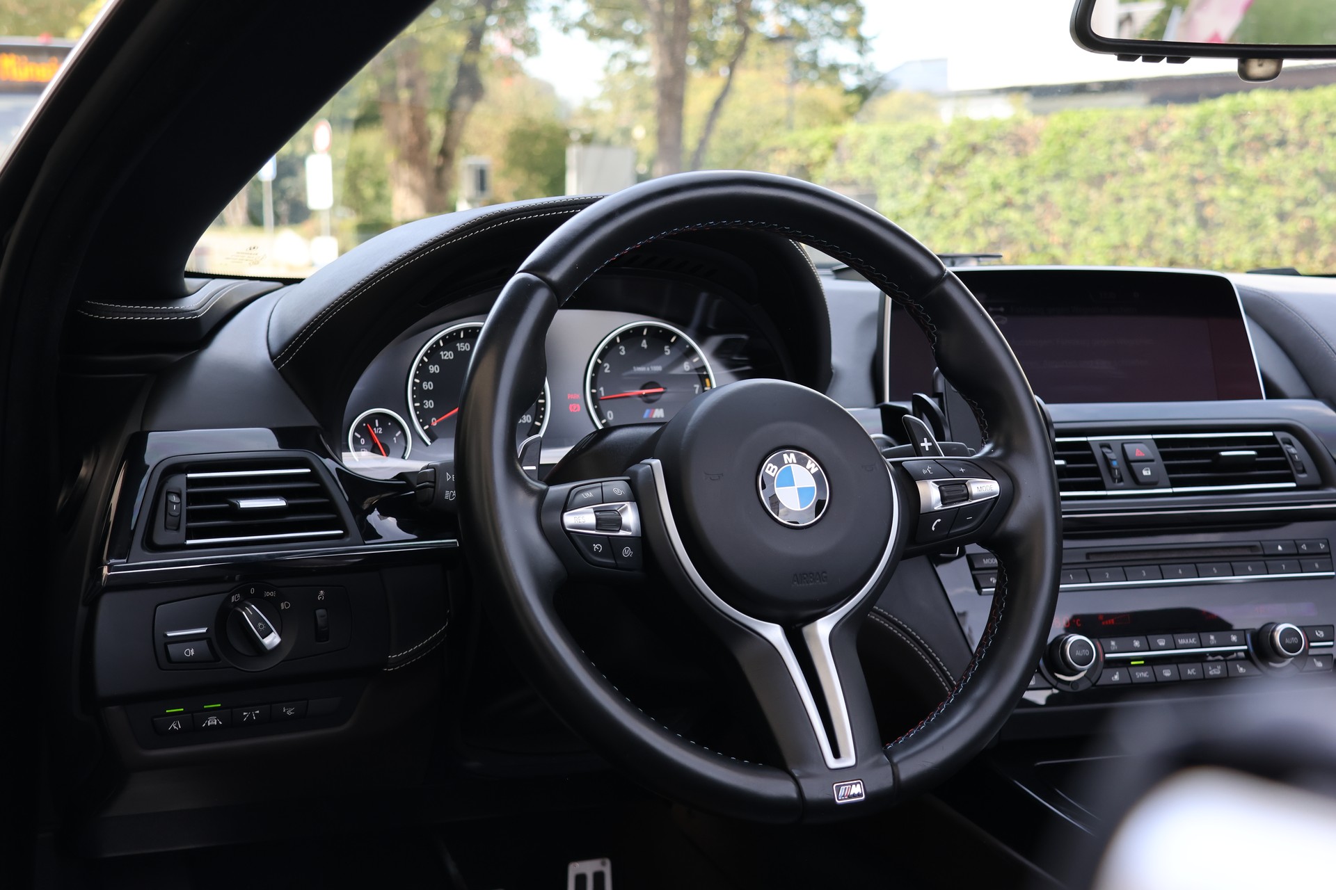 BMW BMW M6 Cabrio Competition 600 PS – M Carbon-Keramik – Individual-image-12