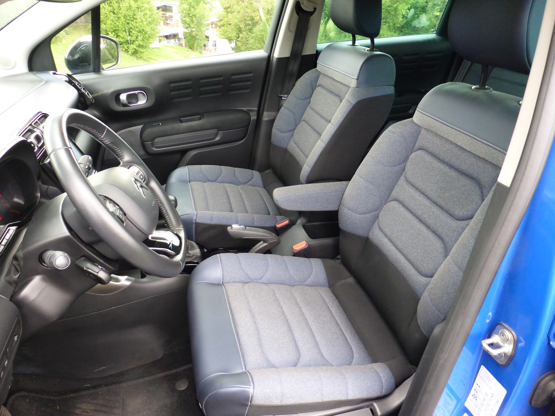CITROEN C3 Aircross 1.2i PureTech Swiss Edition-image-9