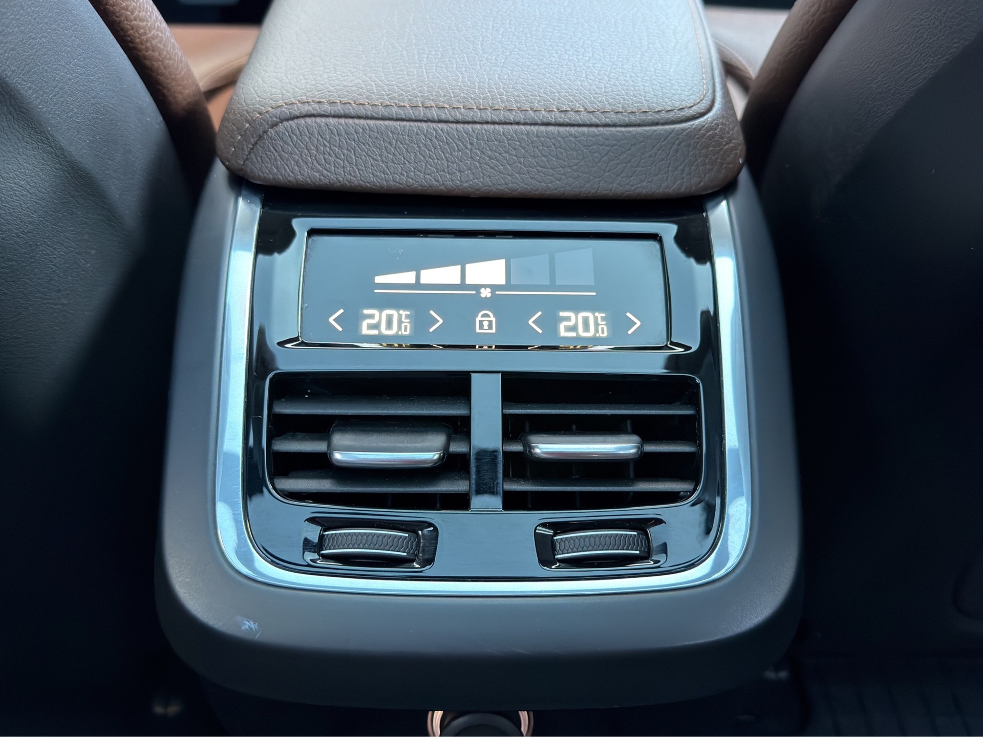 VOLVO V60 D4 AWD Inscription Geartronic-image-13