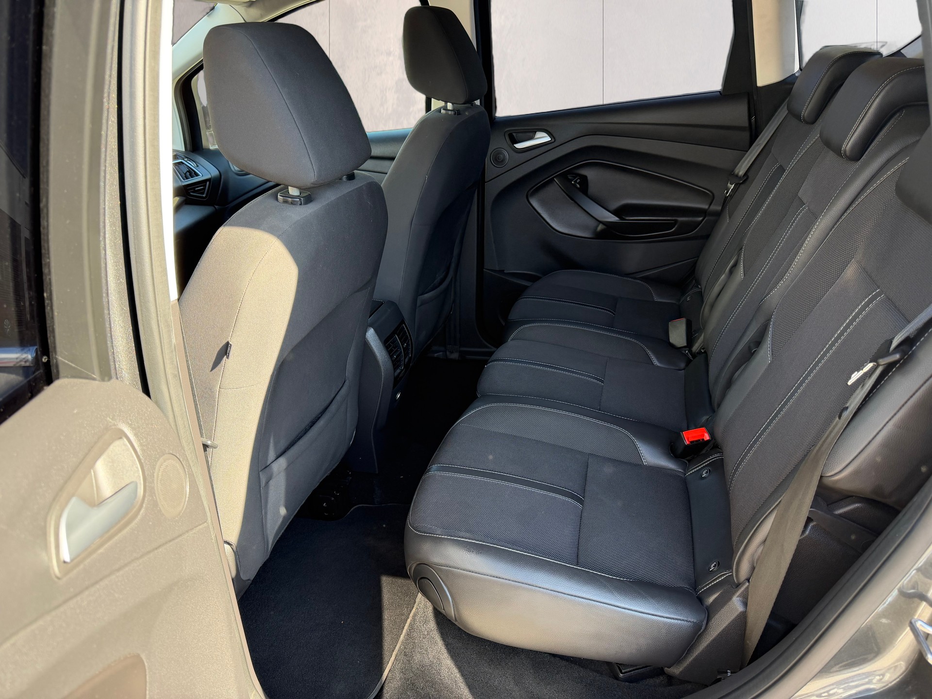 FORD C-Max 1.5 SCTi Titanium-image-19