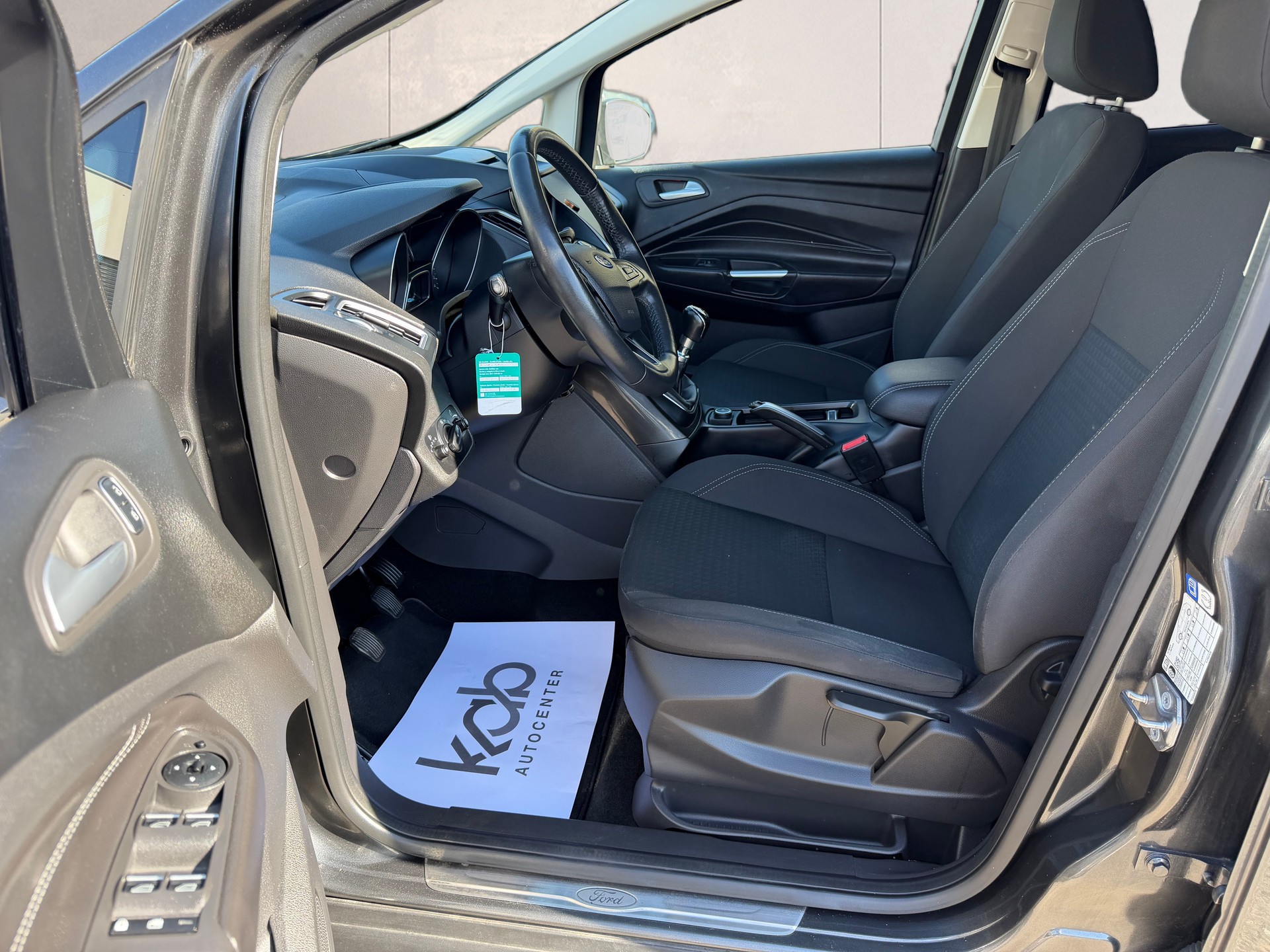 FORD C-Max 1.5 SCTi Titanium-image-18