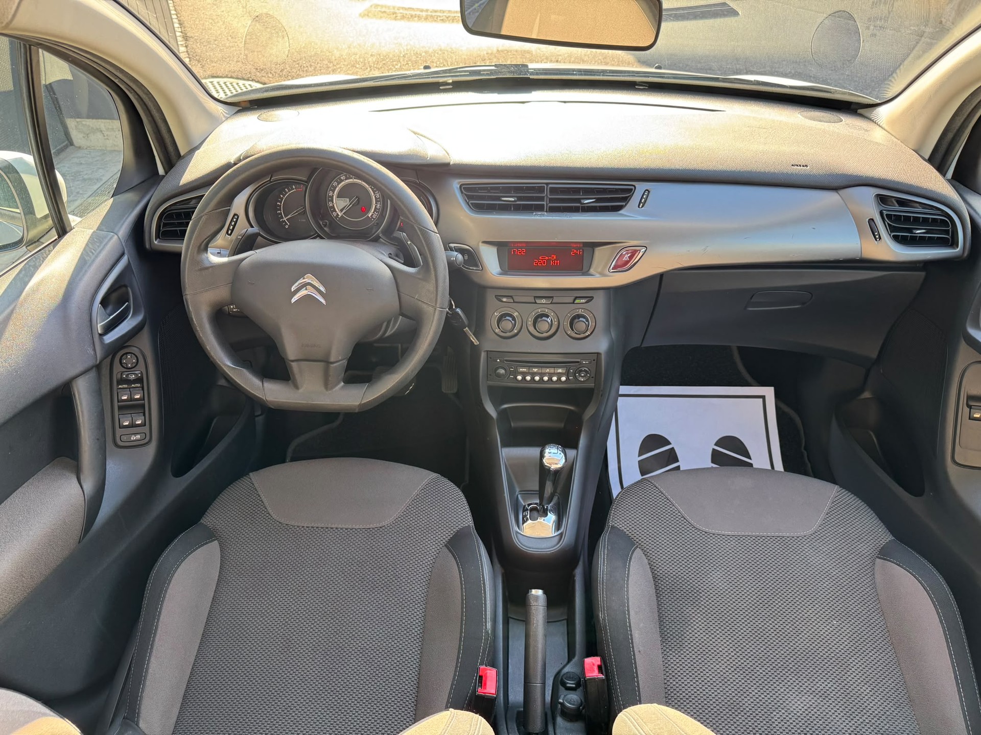 CITROEN C3 1.2i Exclusive ETG5-image-8