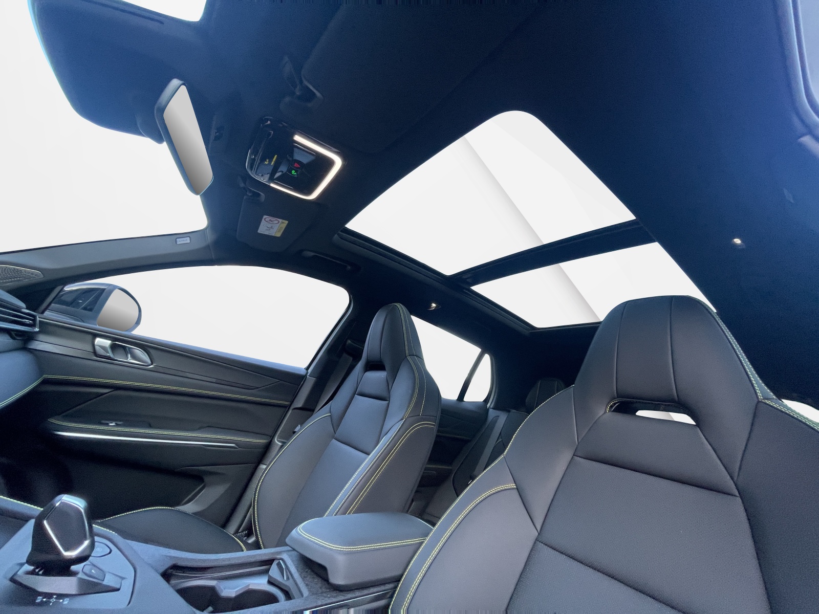 LYNK & CO 01 1.5 PHEV More-image-17