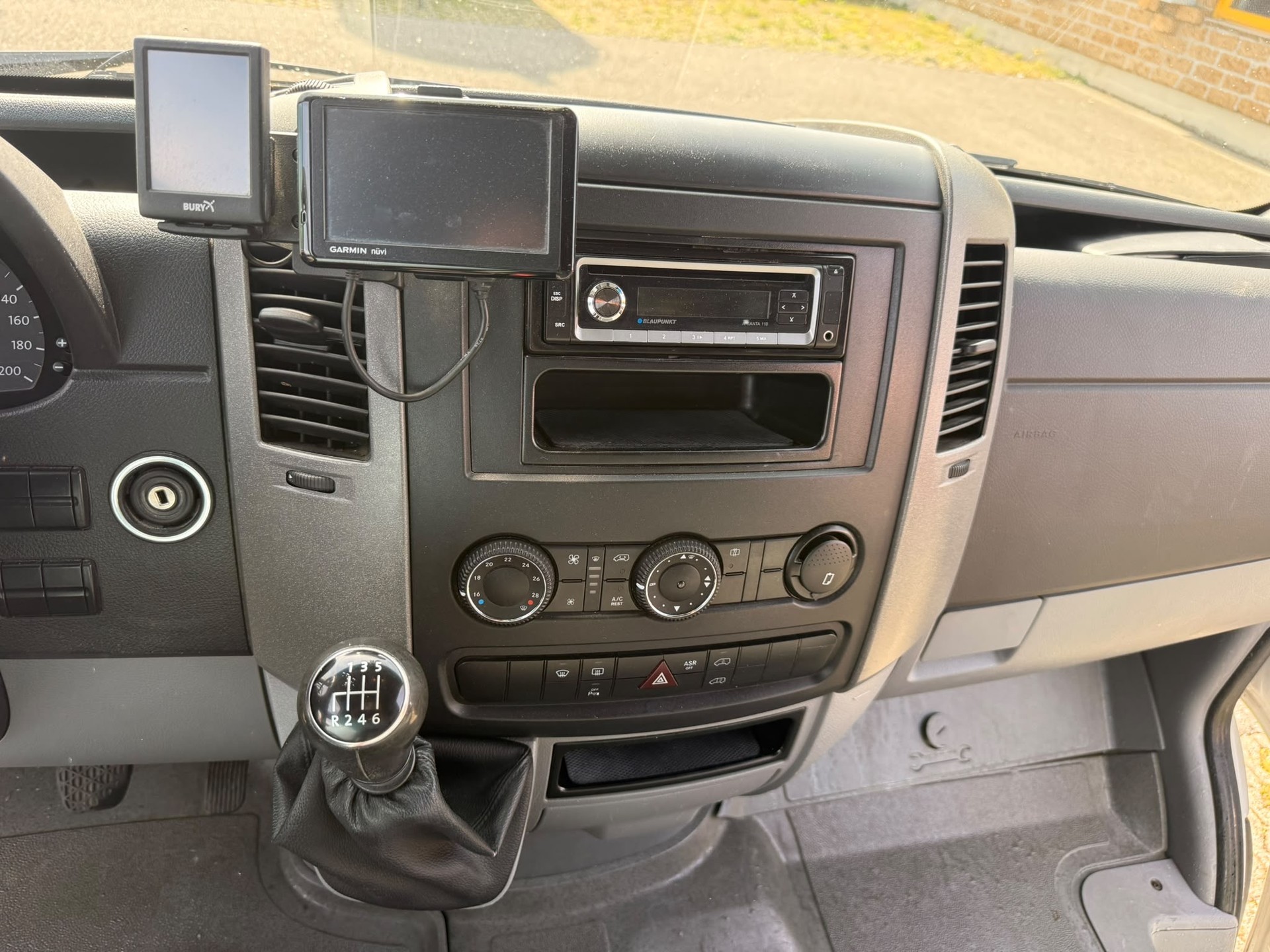 VW Crafter 35 2.0 TDI CR-image-6