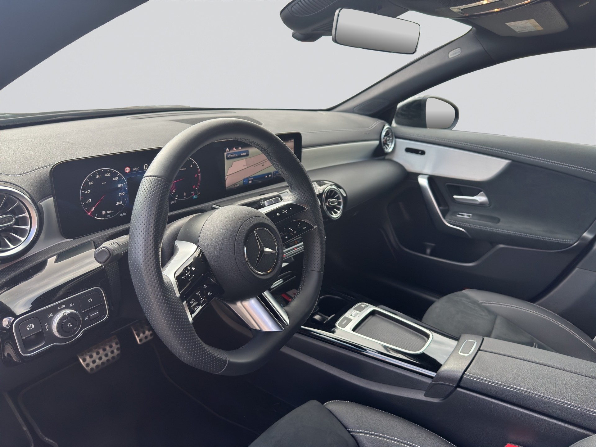 MERCEDES-BENZ CLA 200 d AMG Line Night 8G-DCT-image-6