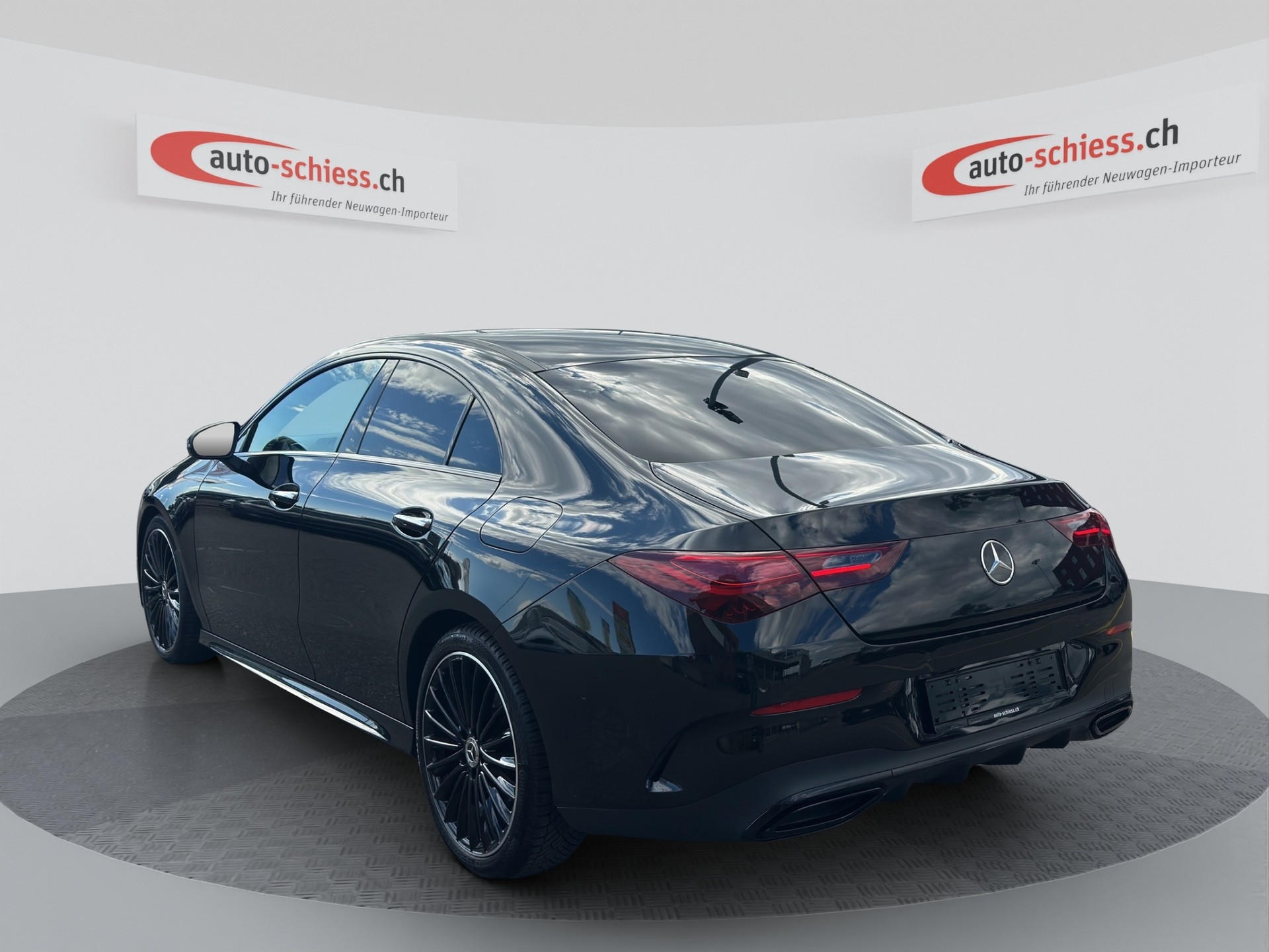 MERCEDES-BENZ CLA 200 d AMG Line Night 8G-DCT-image-2
