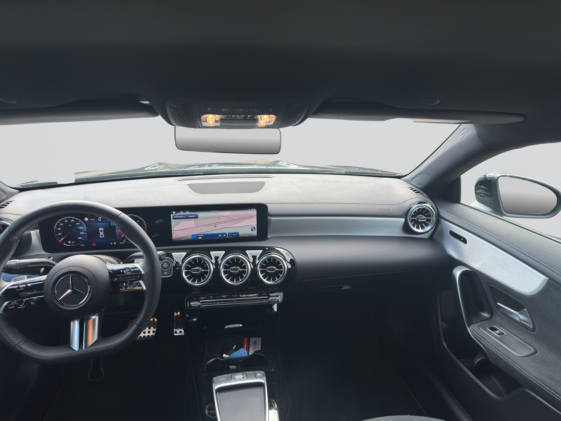 MERCEDES-BENZ CLA 200 d AMG Line Night 8G-DCT-image-13