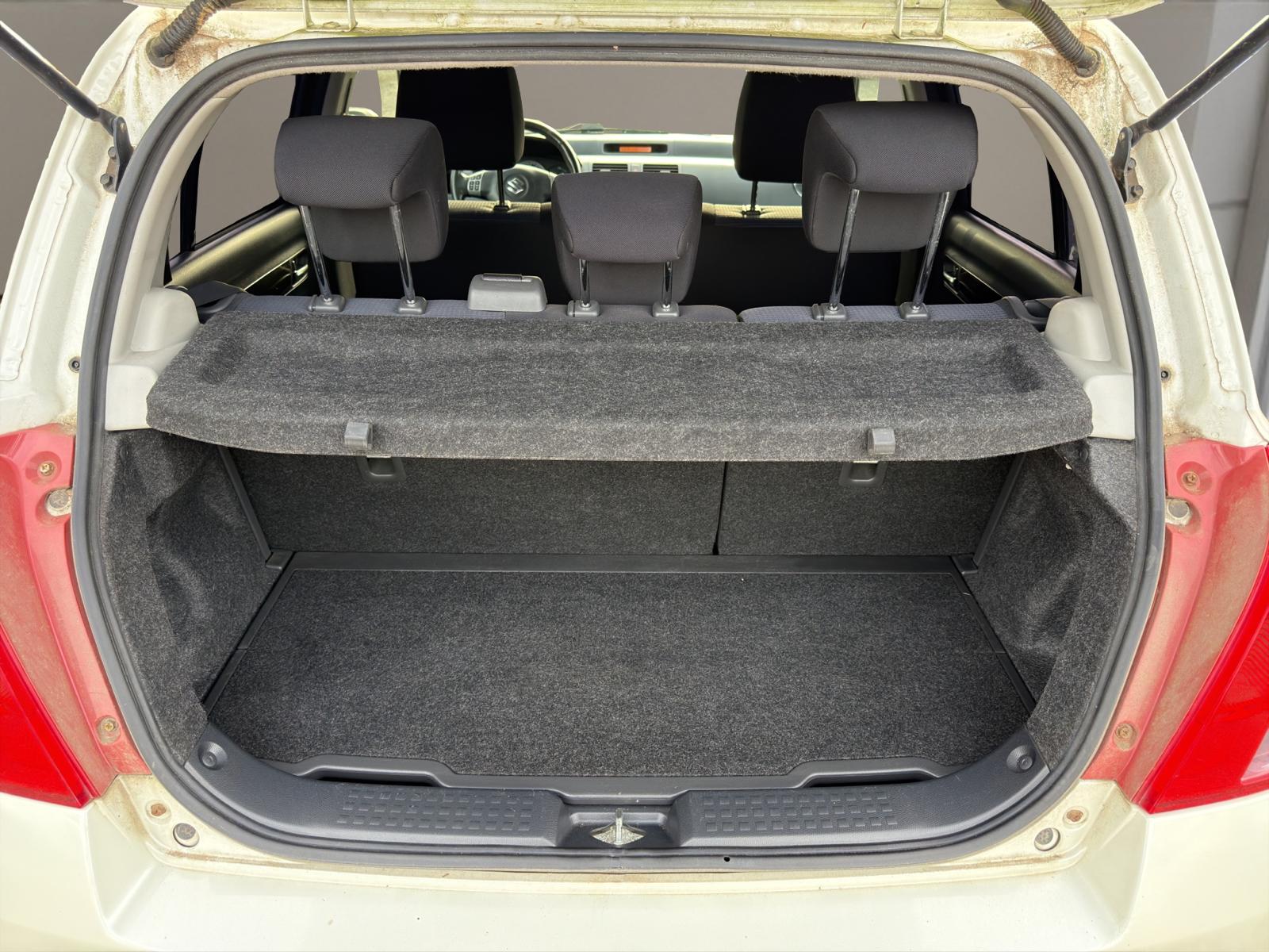 SUZUKI Swift 1.3i 16V GL Top 4x4-image-13