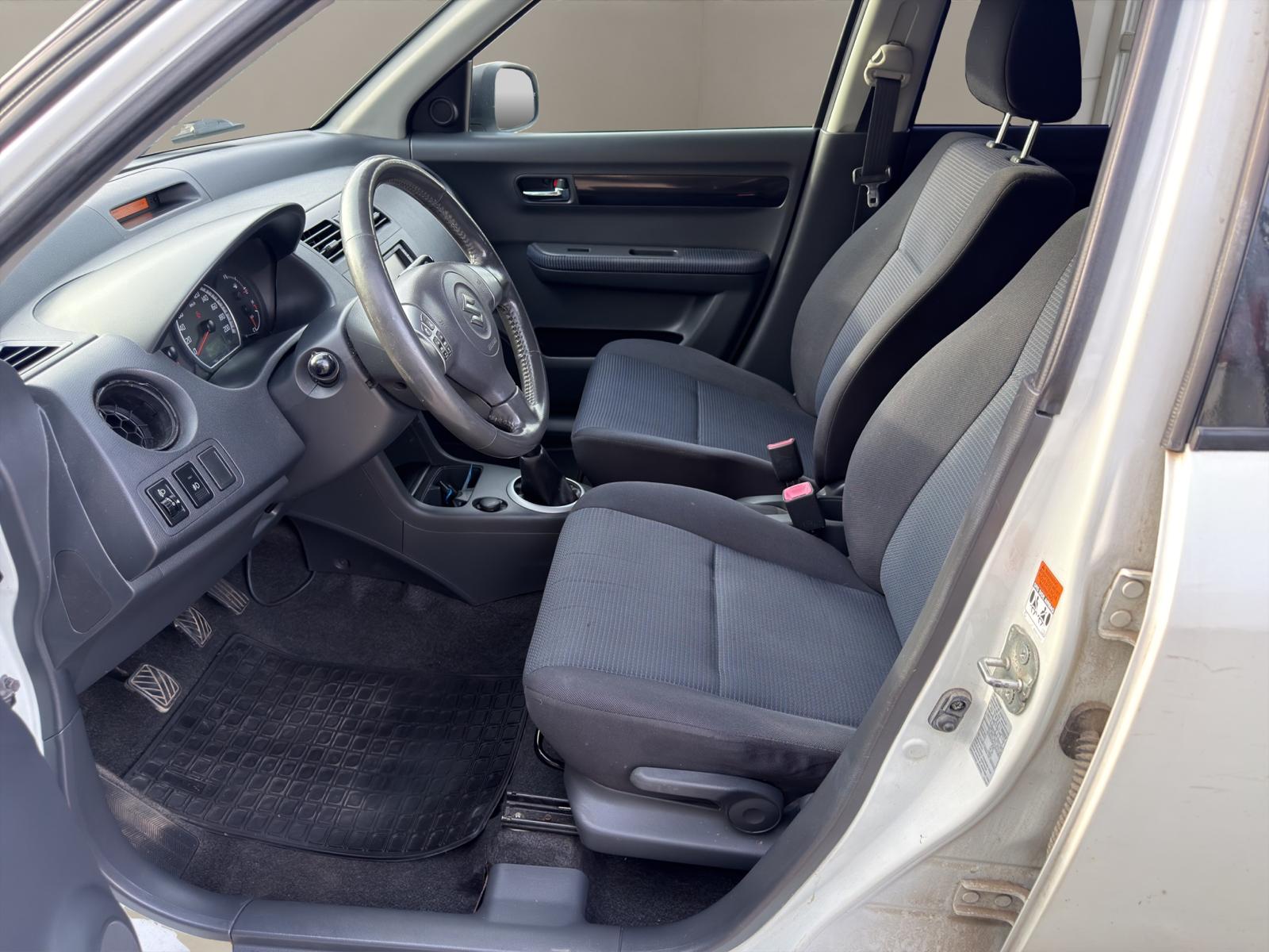 SUZUKI Swift 1.3i 16V GL Top 4x4-image-8