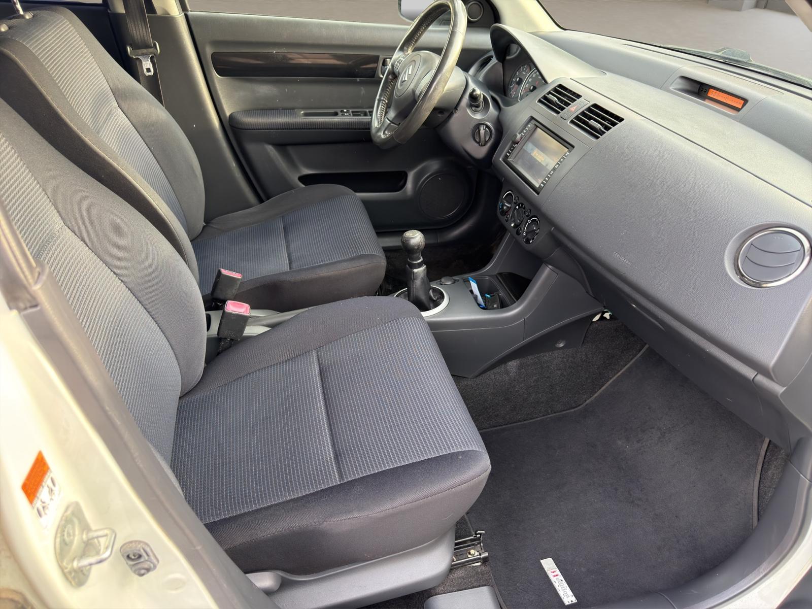 SUZUKI Swift 1.3i 16V GL Top 4x4-image-12
