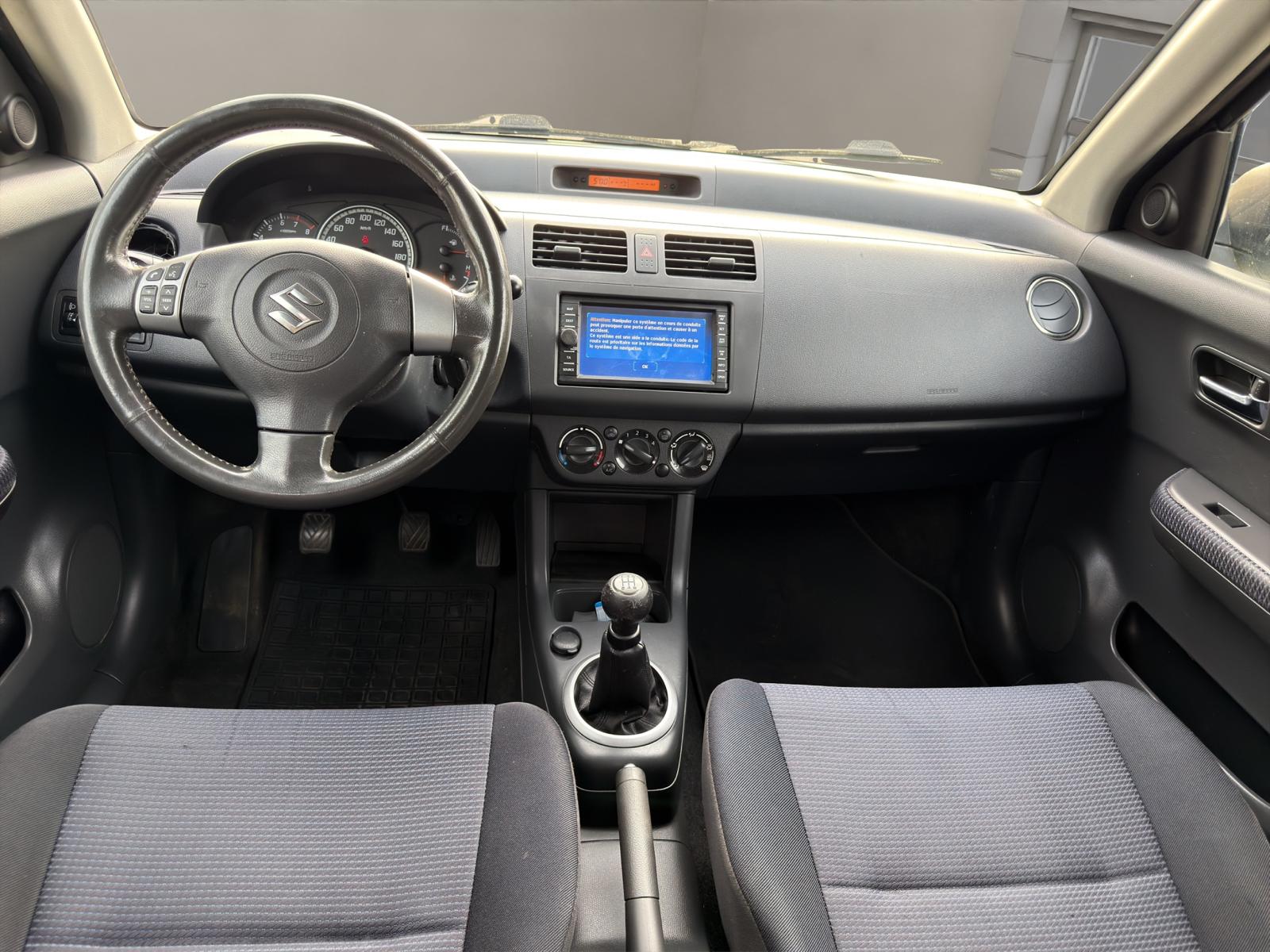 SUZUKI Swift 1.3i 16V GL Top 4x4-image-11