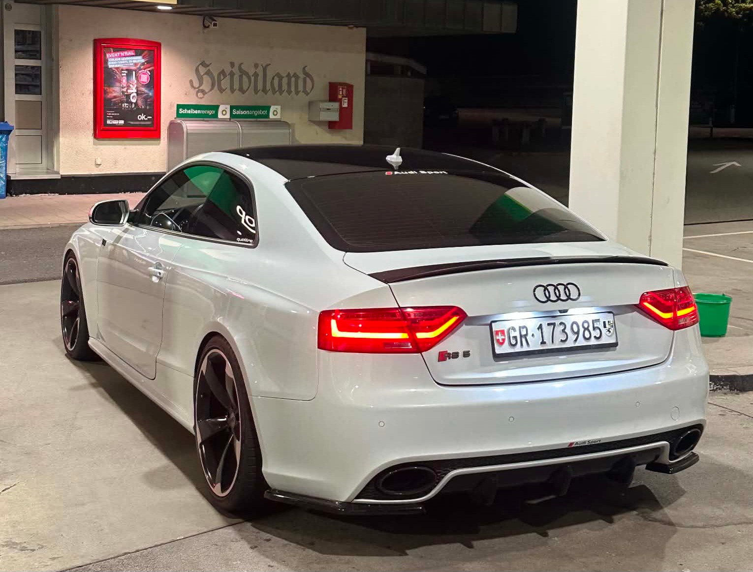 AUDI 4.2 V8 FSI quattro S-Tronic-image-3