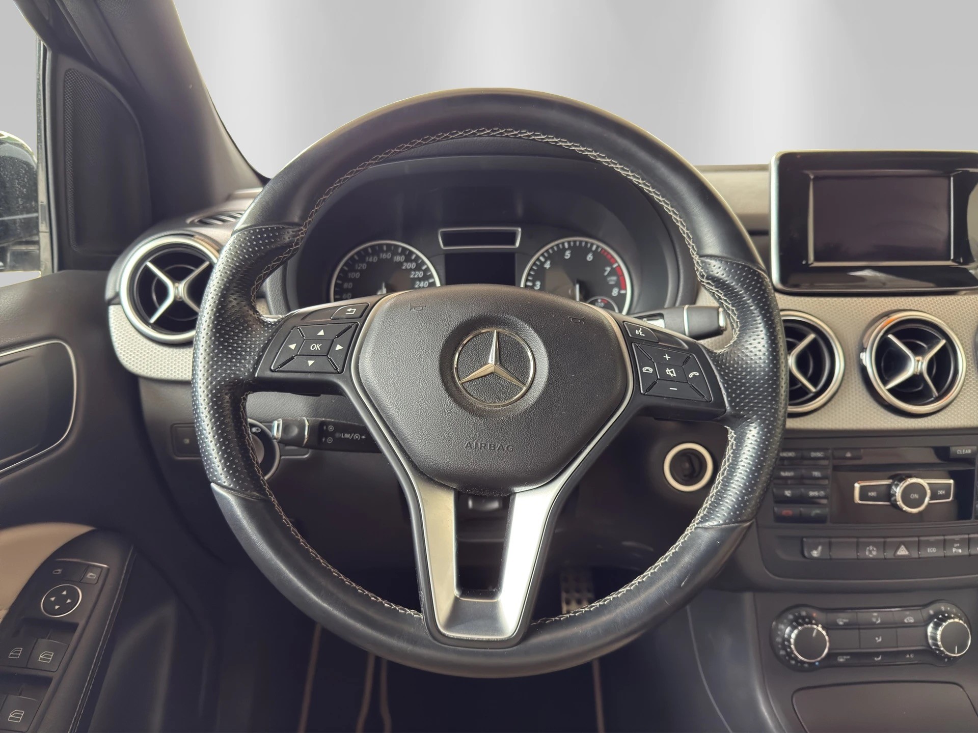 MERCEDES-BENZ B 250 7G-DCT-image-8