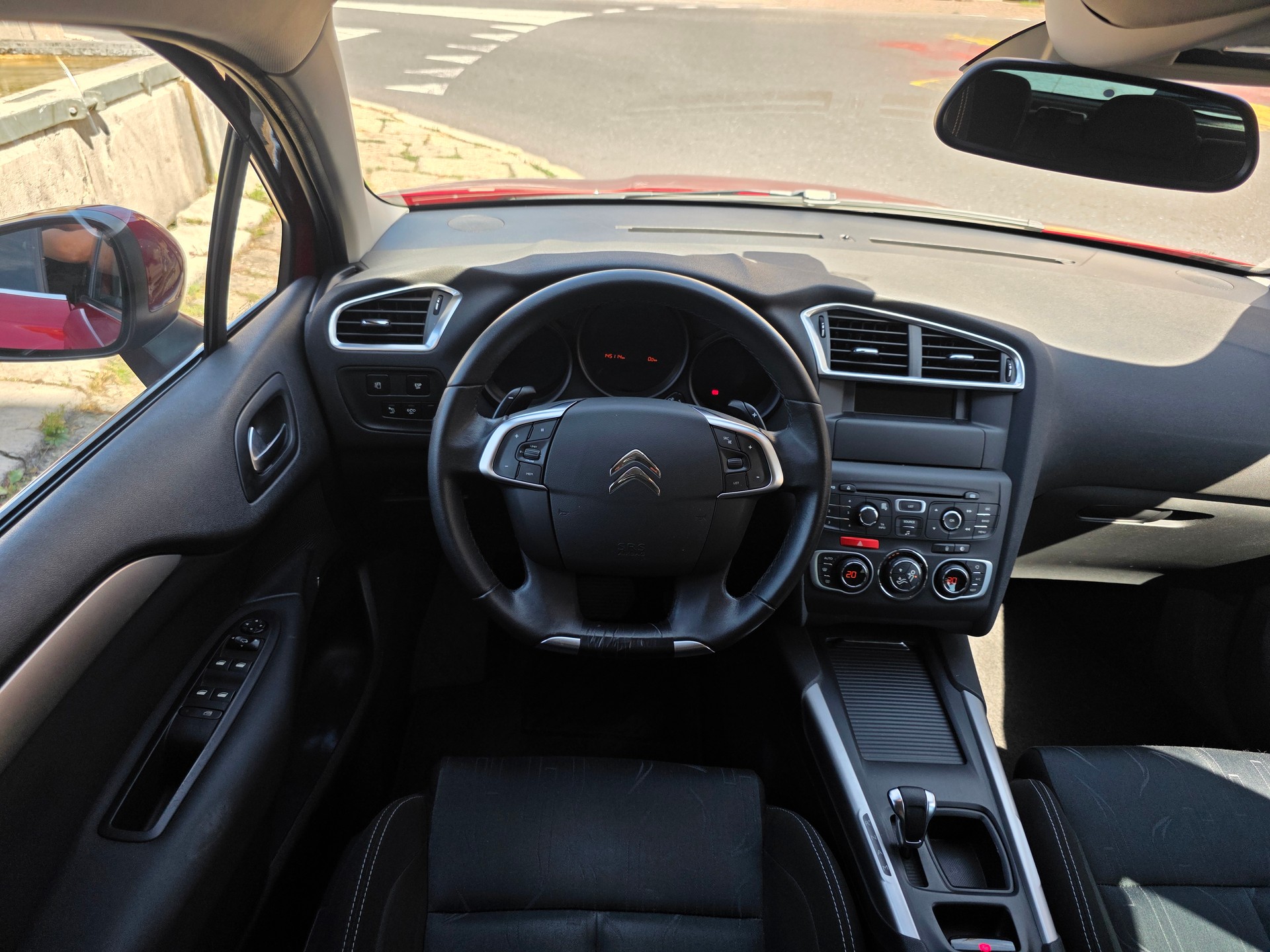CITROEN C4 Berline 1.6 e-HDi Séduction EGS6-image-7
