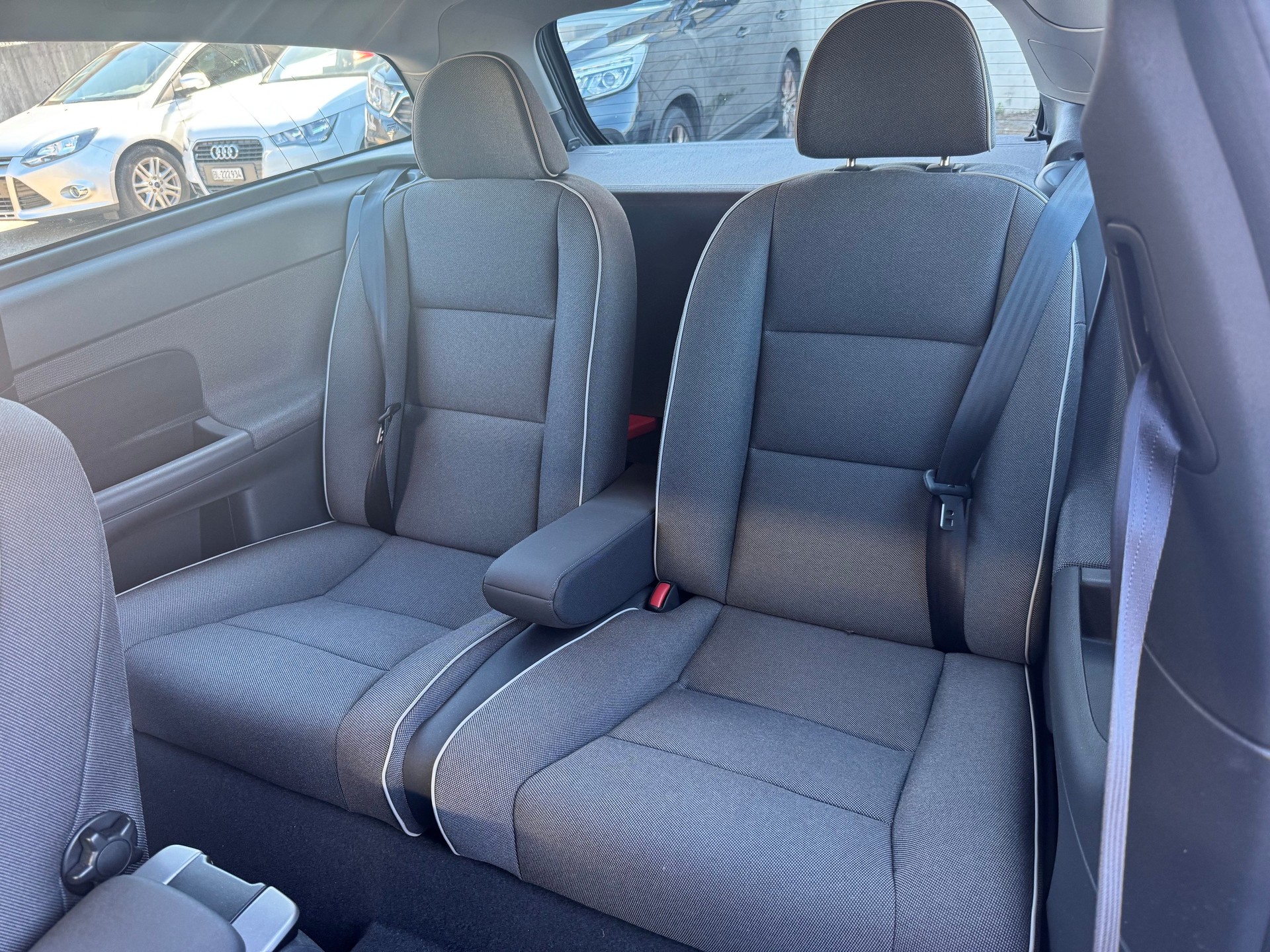 VOLVO C30 2.4I Momentum-image-6