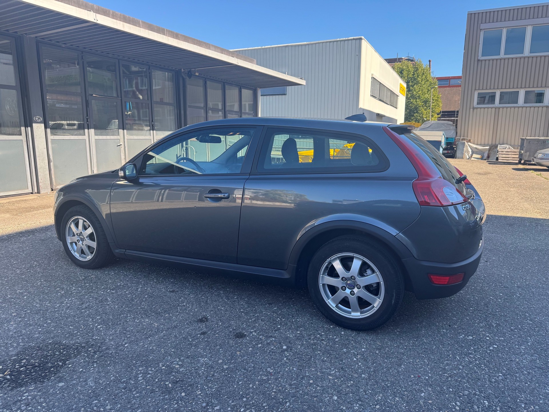 VOLVO C30 2.4I Momentum-image-1