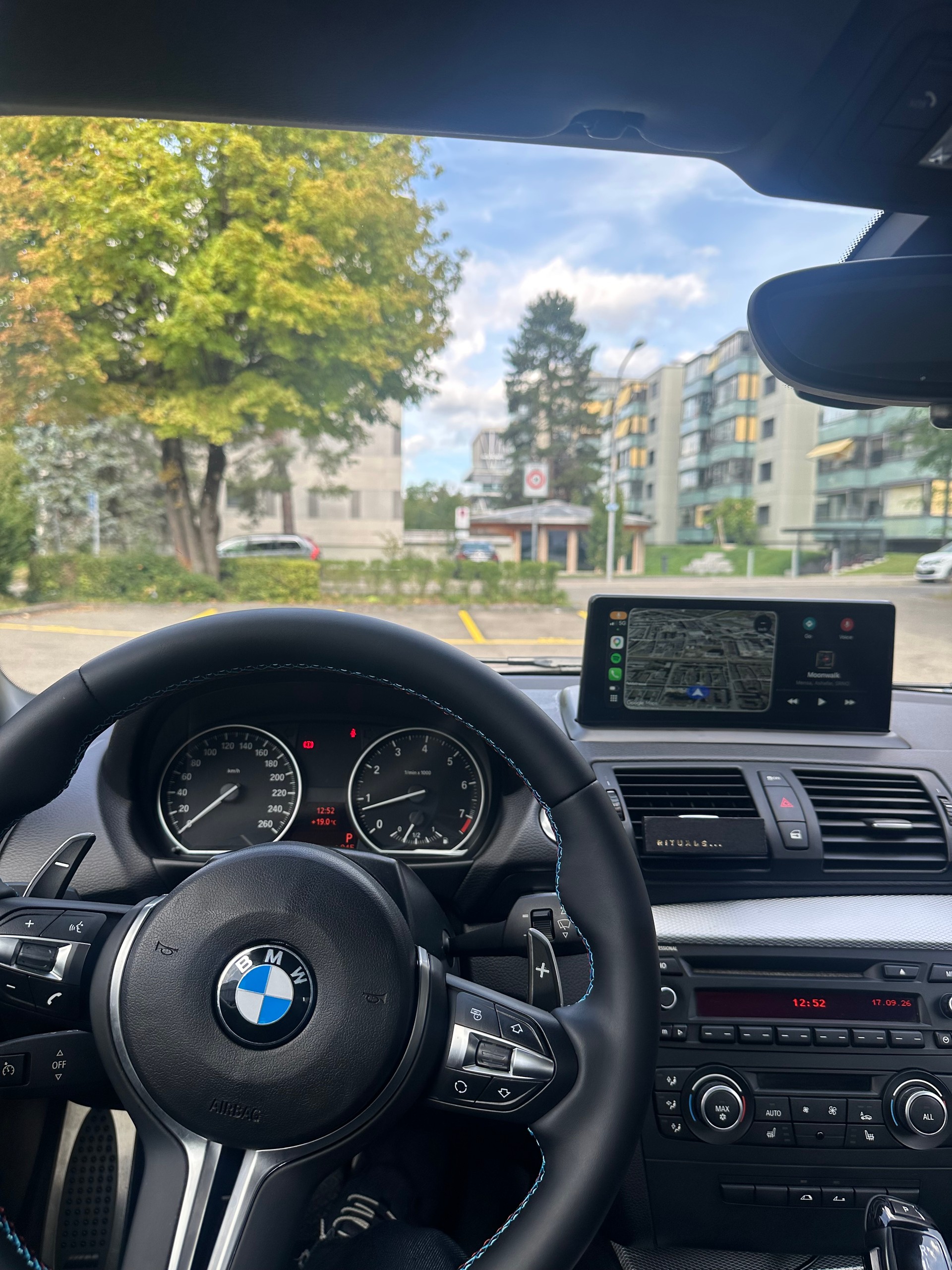 BMW 120i-image-5