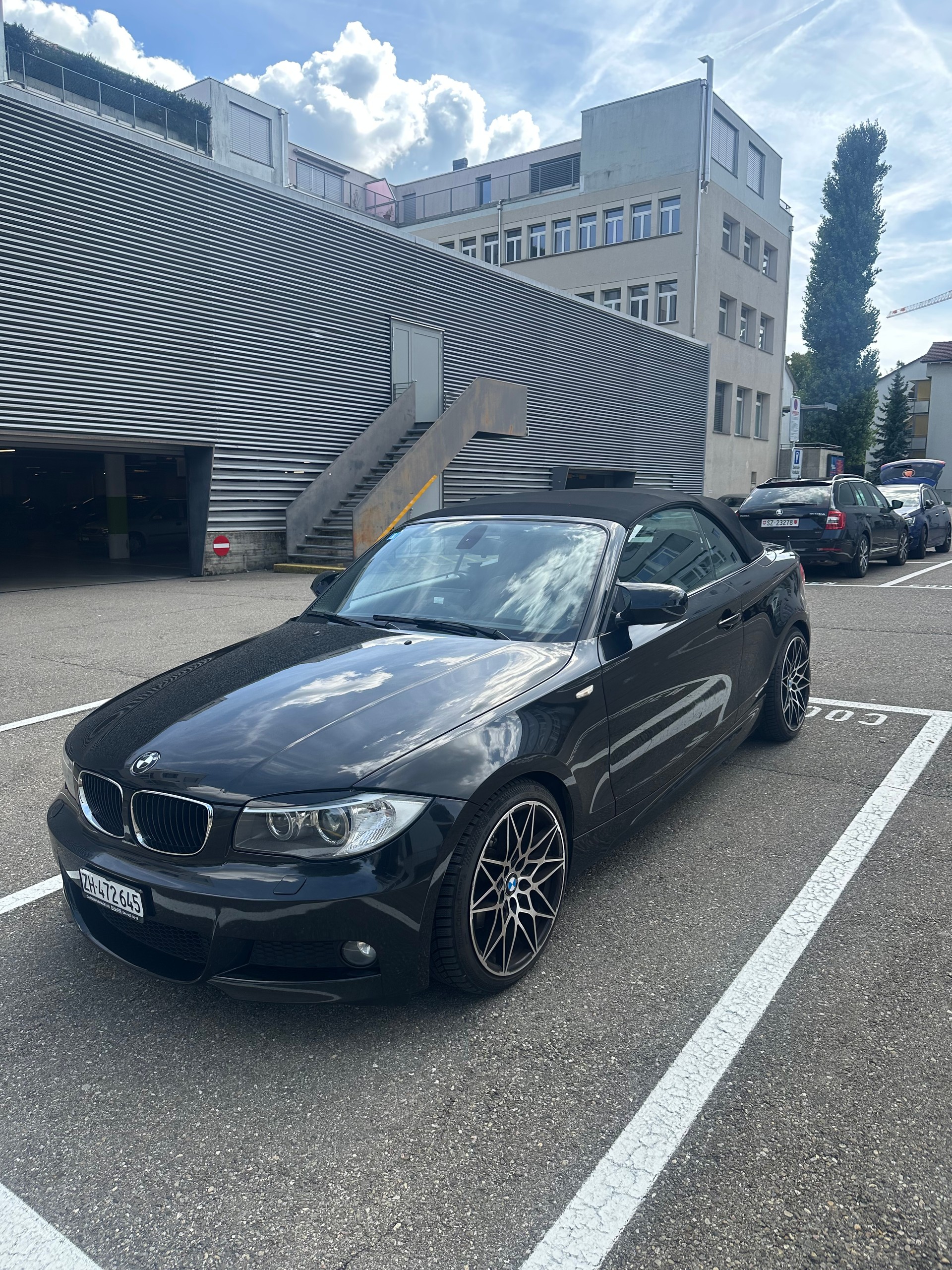 BMW 120i-image-1