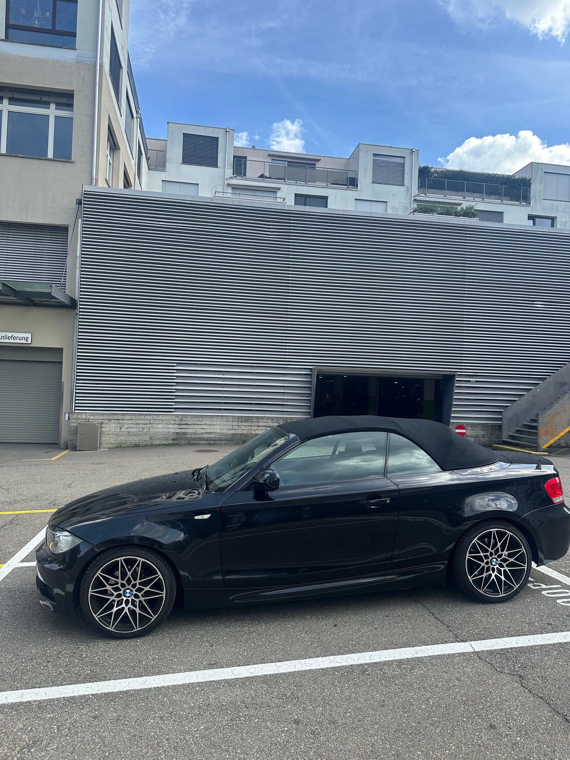 BMW 120i-image-2