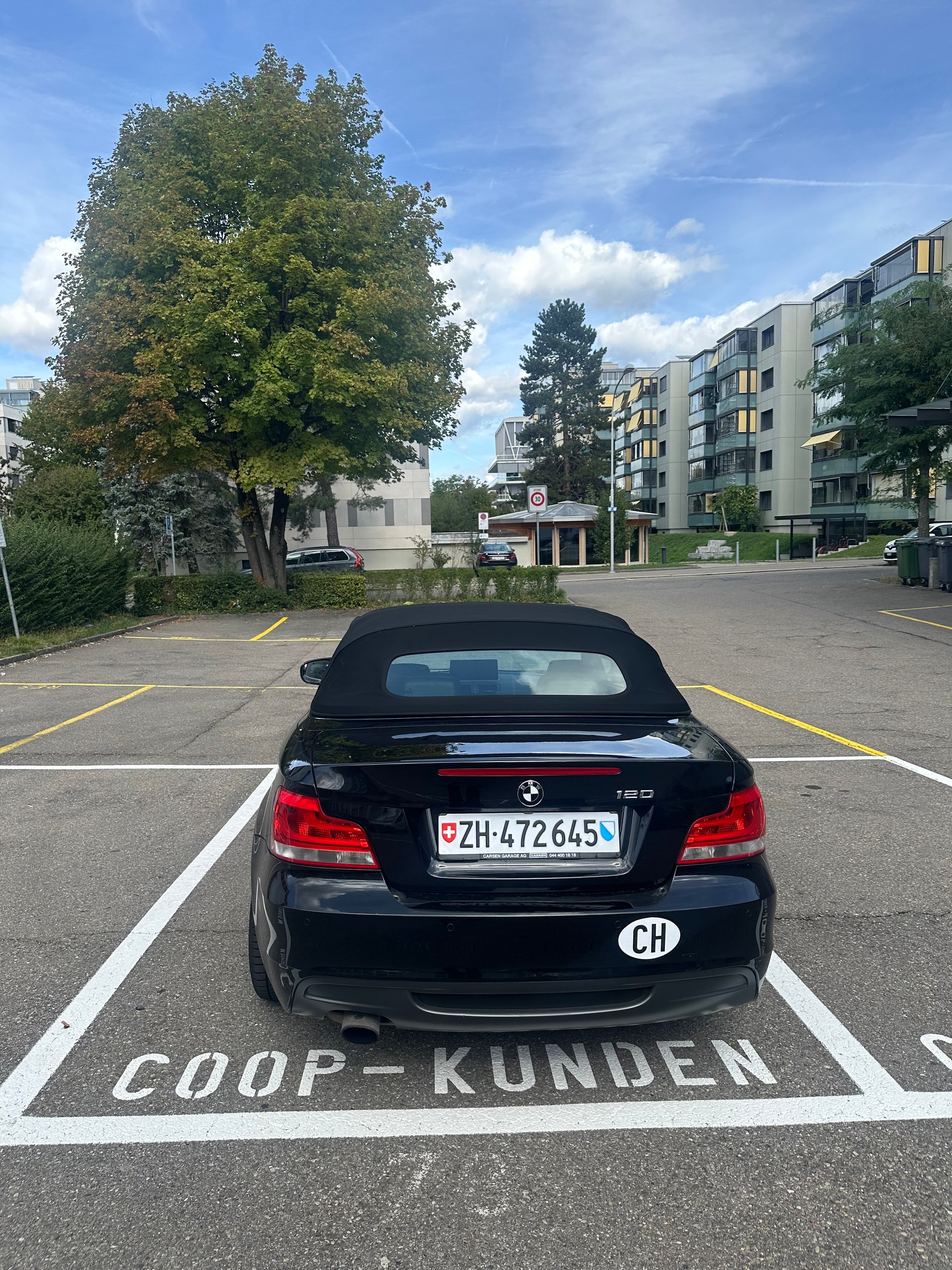 BMW 120i-image-3
