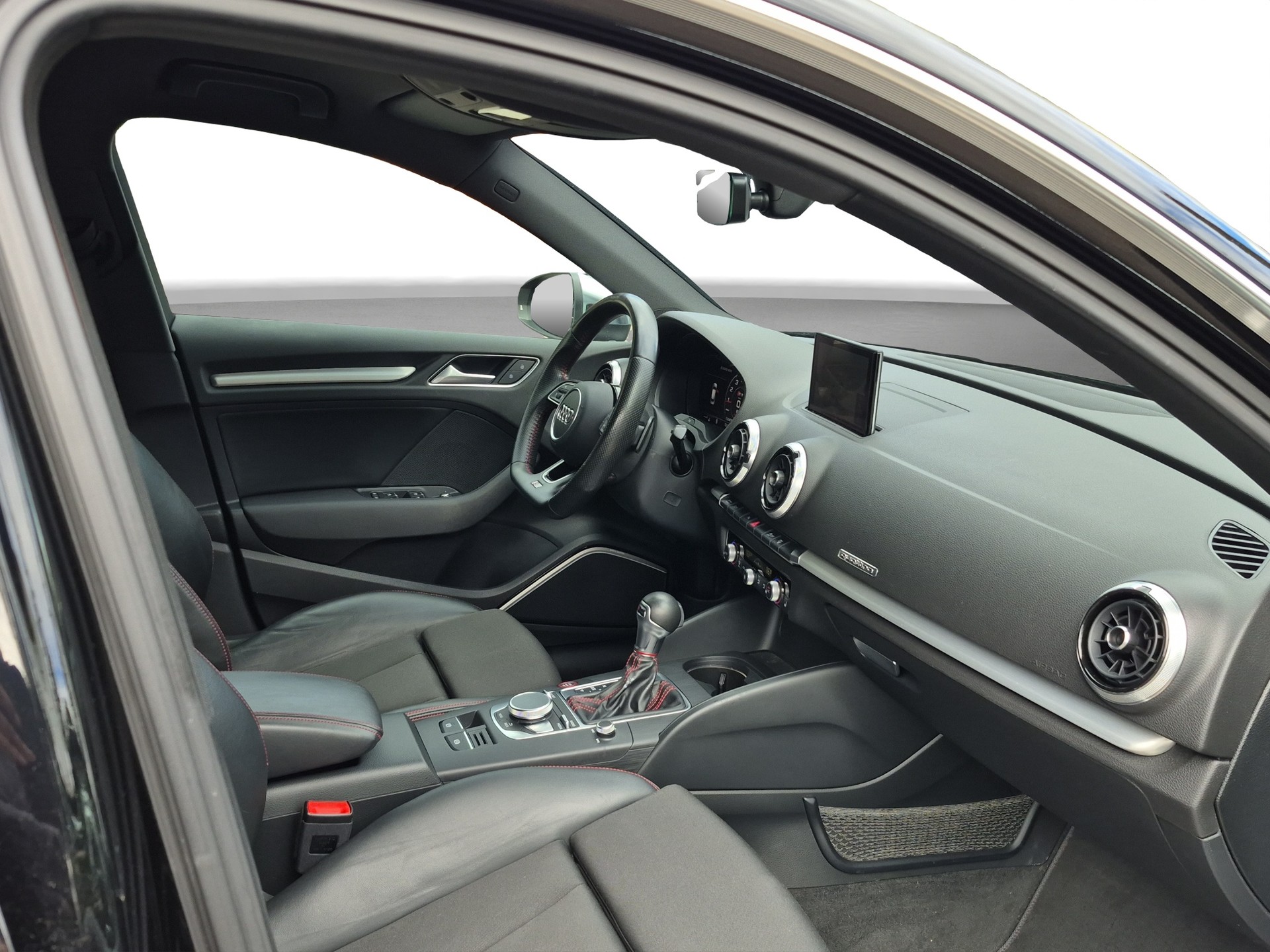 AUDI S3 Sportback 2.0 TFSI quattro S-tronic *Massage / B&O Sound / Paket Infotainment*-image-7