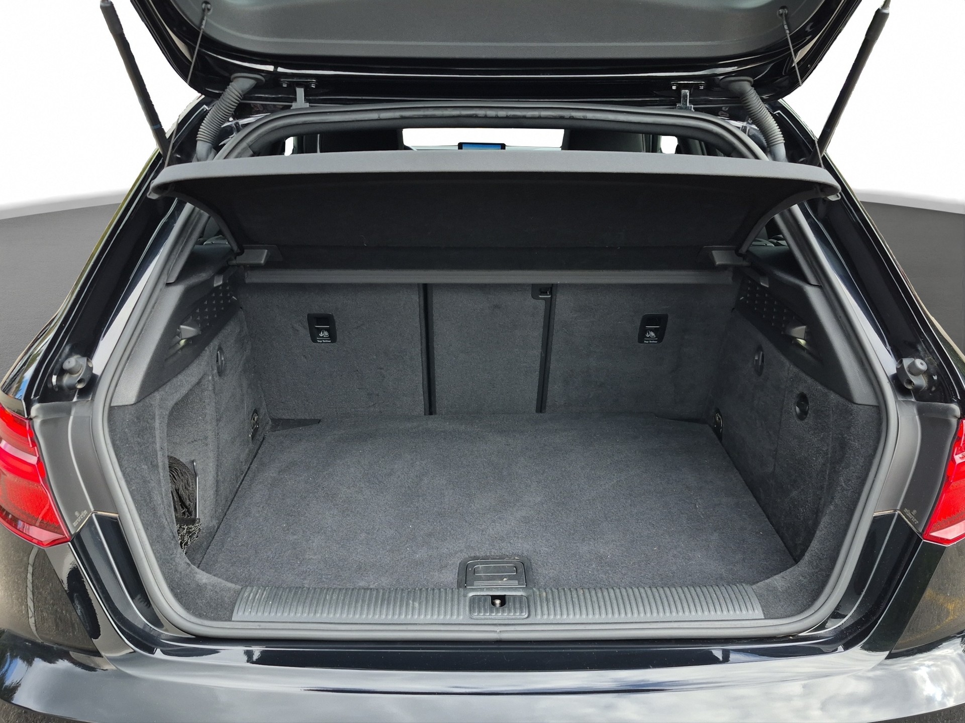 AUDI S3 Sportback 2.0 TFSI quattro S-tronic *Massage / B&O Sound / Paket Infotainment*-image-13
