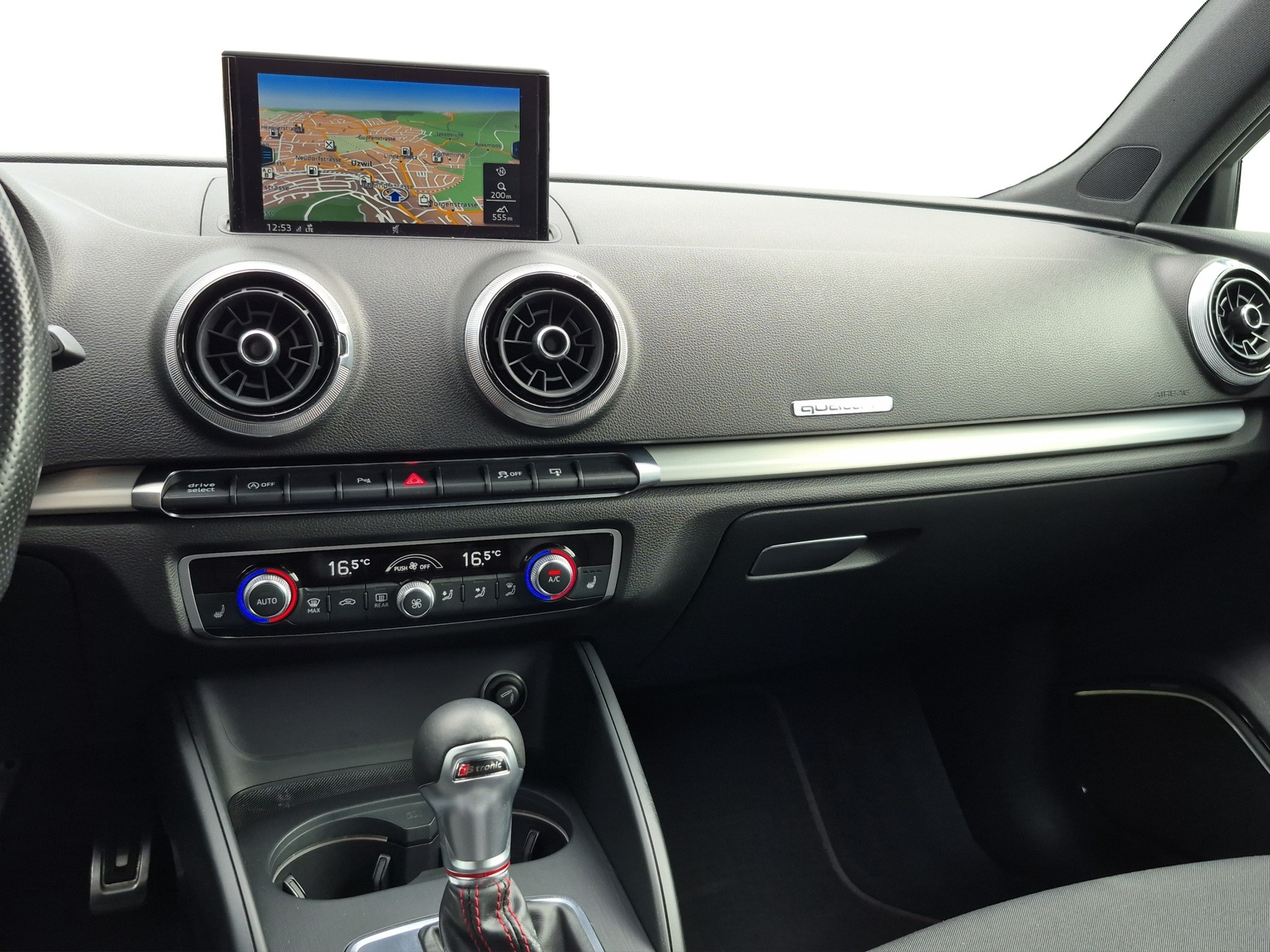 AUDI S3 Sportback 2.0 TFSI quattro S-tronic *Massage / B&O Sound / Paket Infotainment*-image-9