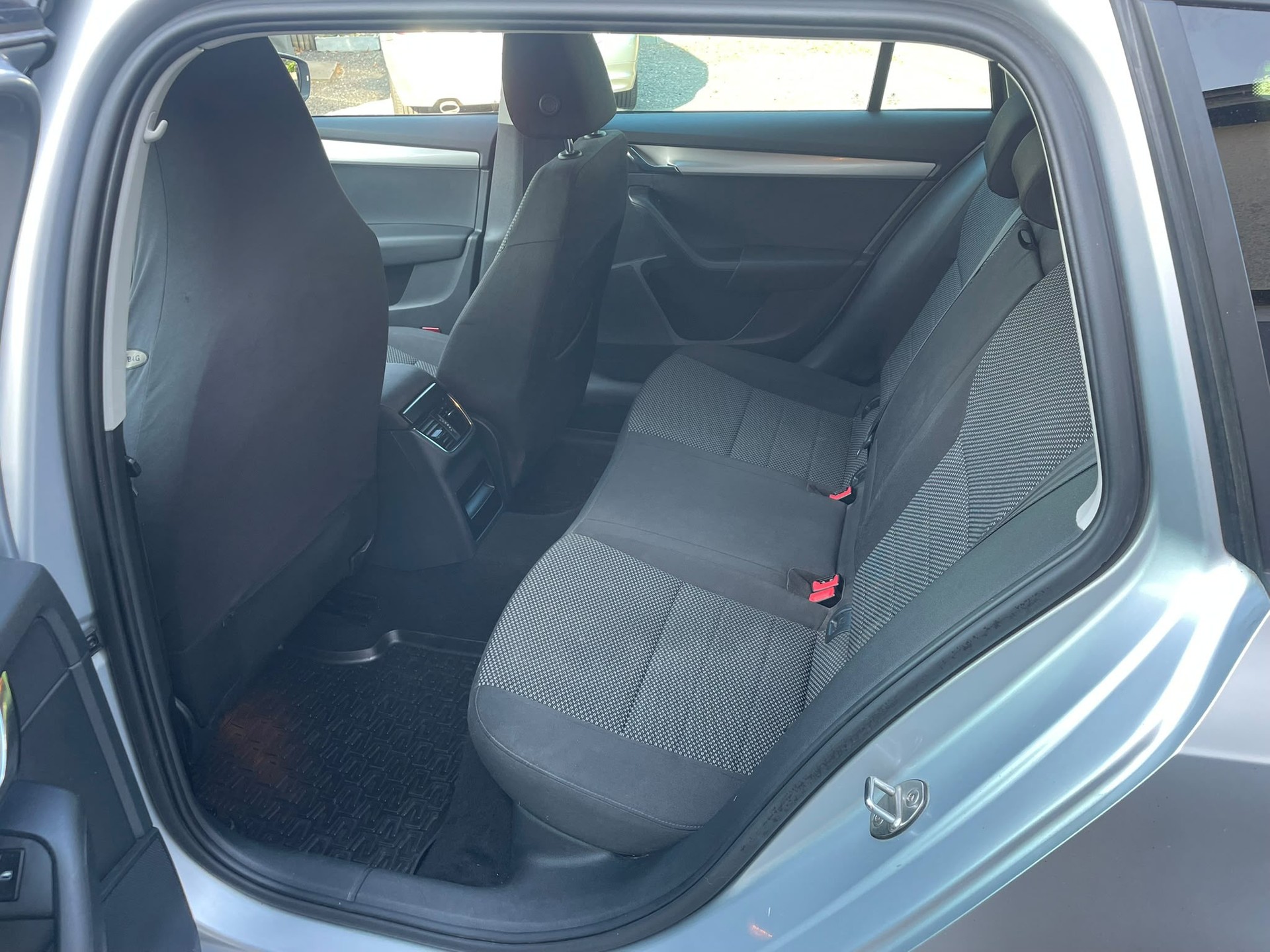 SKODA 1.8 TSI Ambition 4x4 DSG-image-2