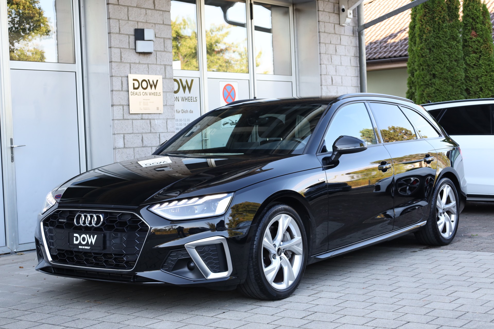 AUDI A4 Avant 45 TFSI S line S-tronic quattro-image-2