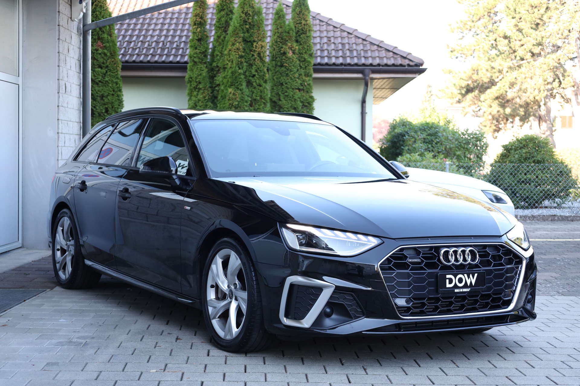 AUDI A4 Avant 45 TFSI S line S-tronic quattro-image-1