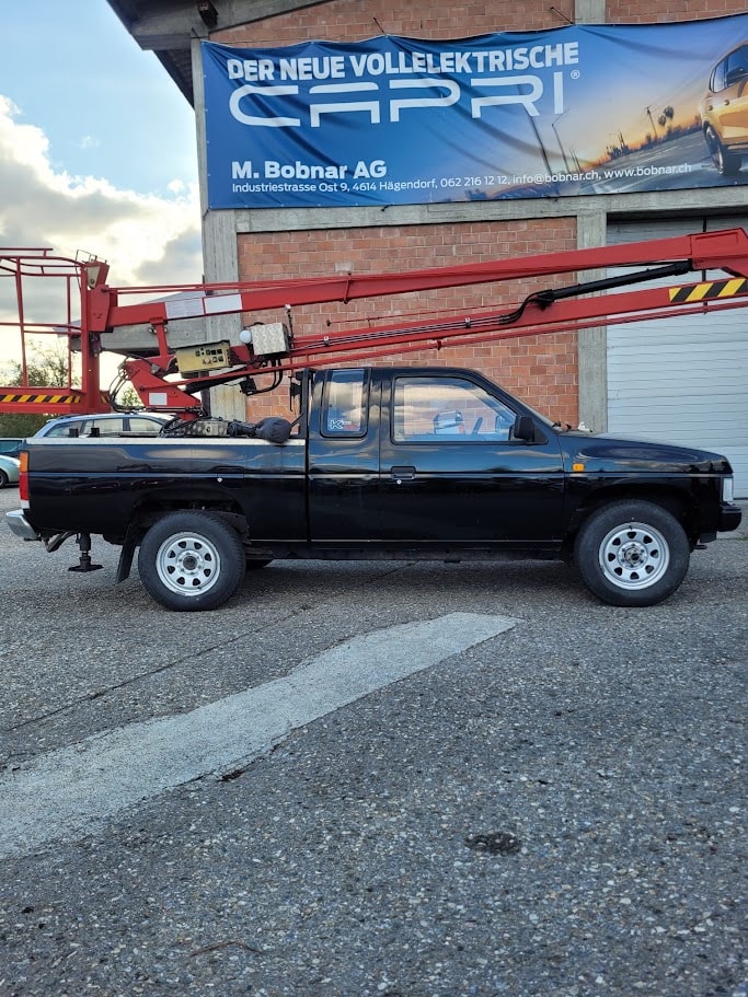 NISSAN King Cab 2.4 4x4 KNMD21-image-1