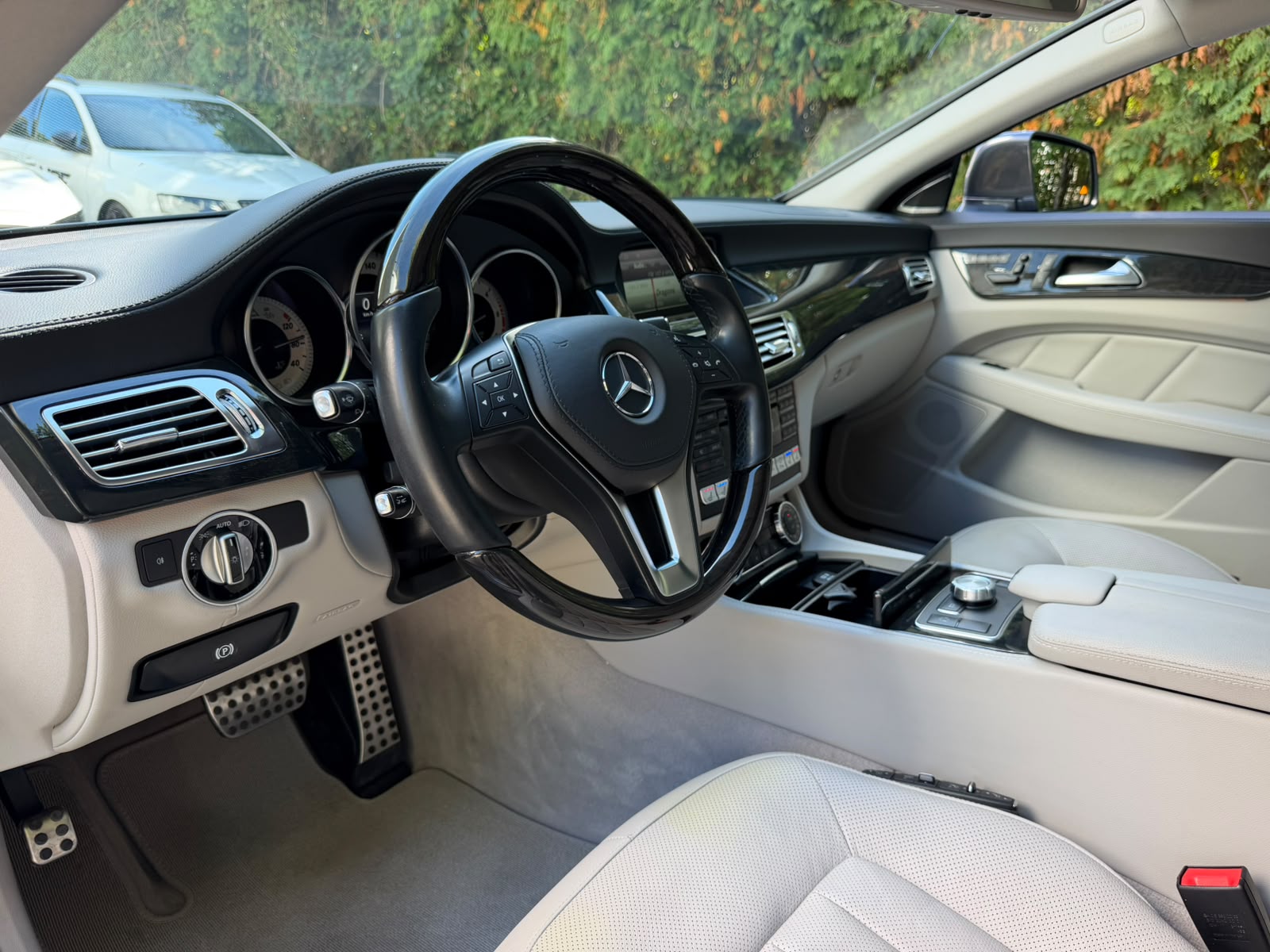 MERCEDES-BENZ CLS SB 350 CDI AMG LINE Executive 4Matic 7G-Tronic-image-10