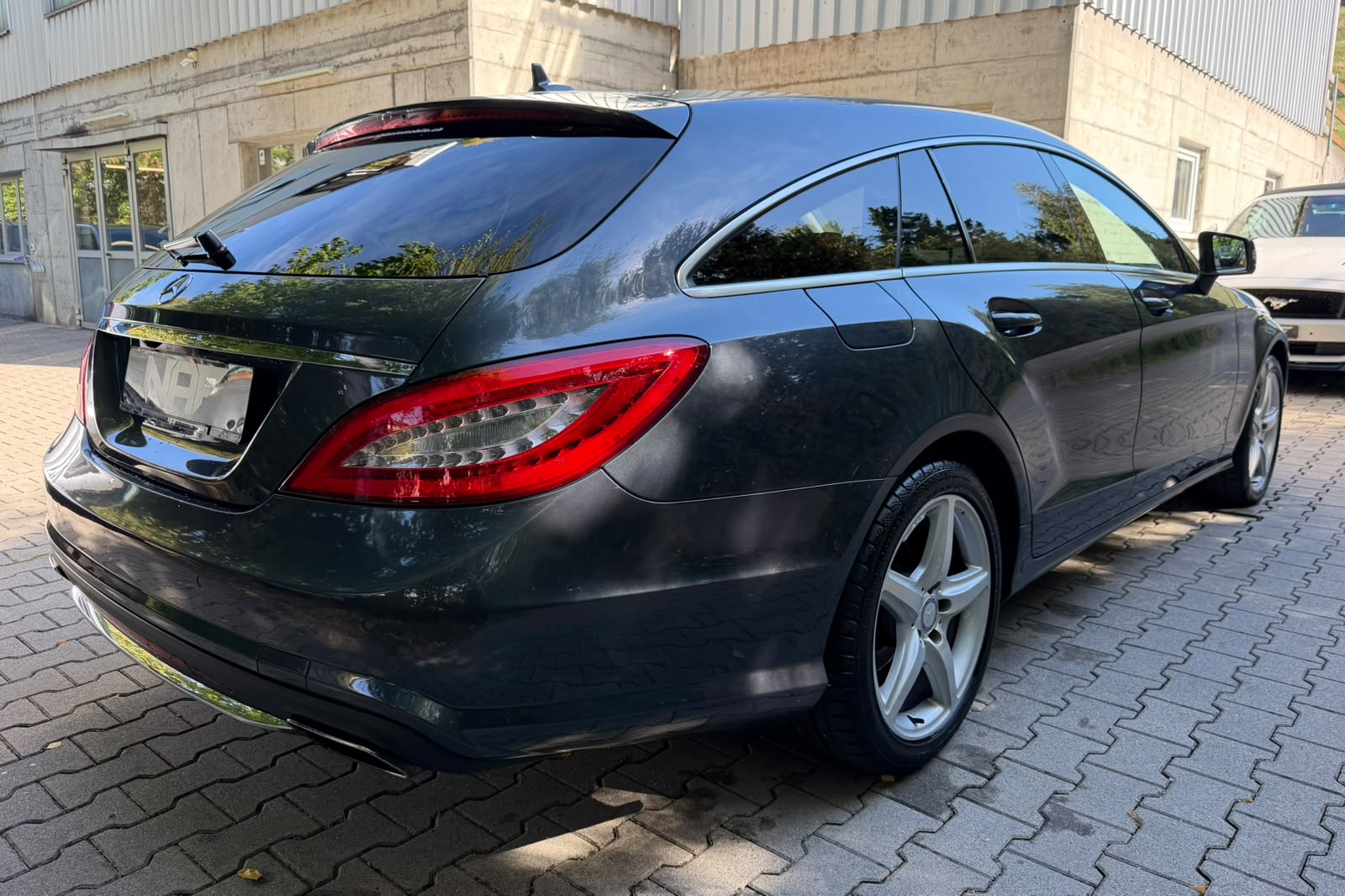 MERCEDES-BENZ CLS SB 350 CDI AMG LINE Executive 4Matic 7G-Tronic-image-4