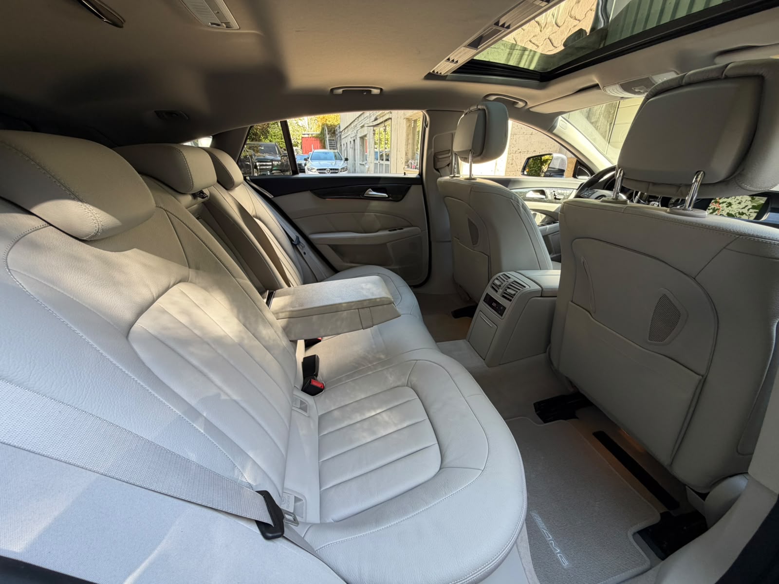 MERCEDES-BENZ CLS SB 350 CDI AMG LINE Executive 4Matic 7G-Tronic-image-18