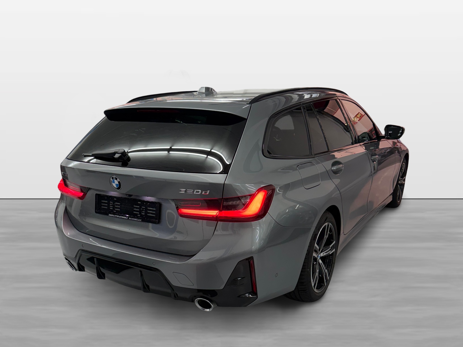 BMW 320d xDrive 48V Touring Steptronic M Sport-image-5