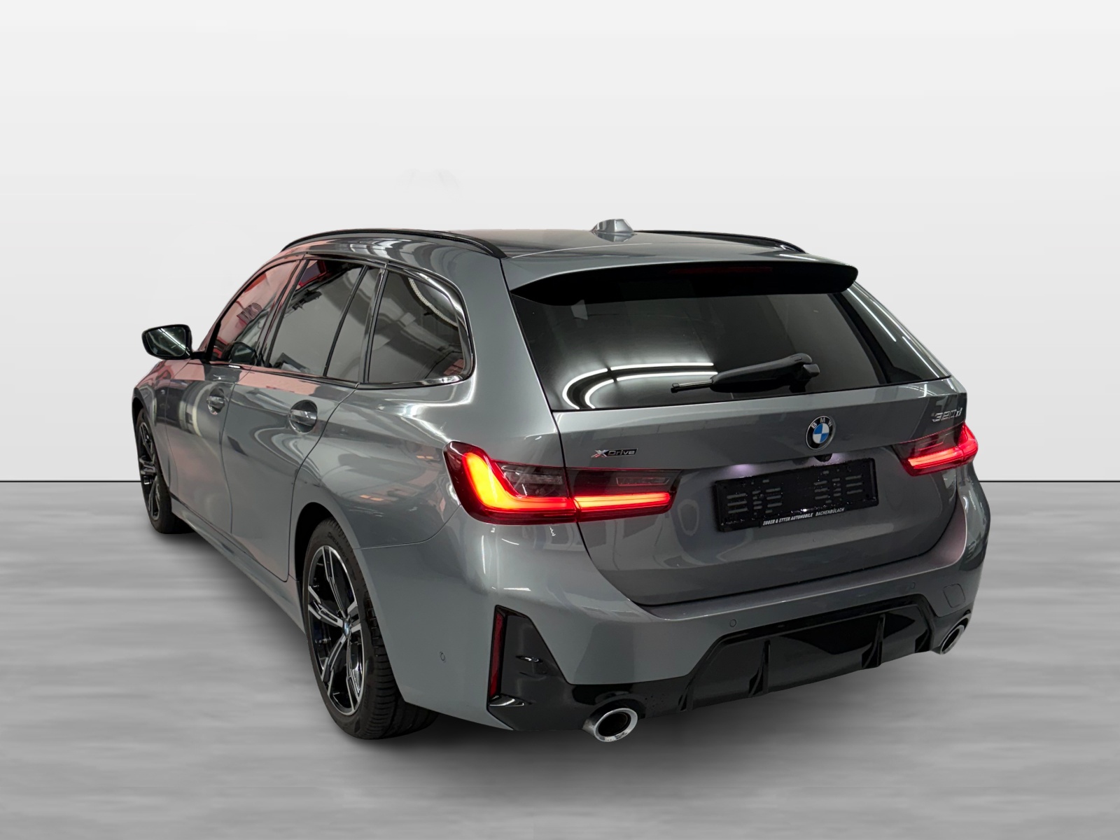 BMW 320d xDrive 48V Touring Steptronic M Sport-image-3