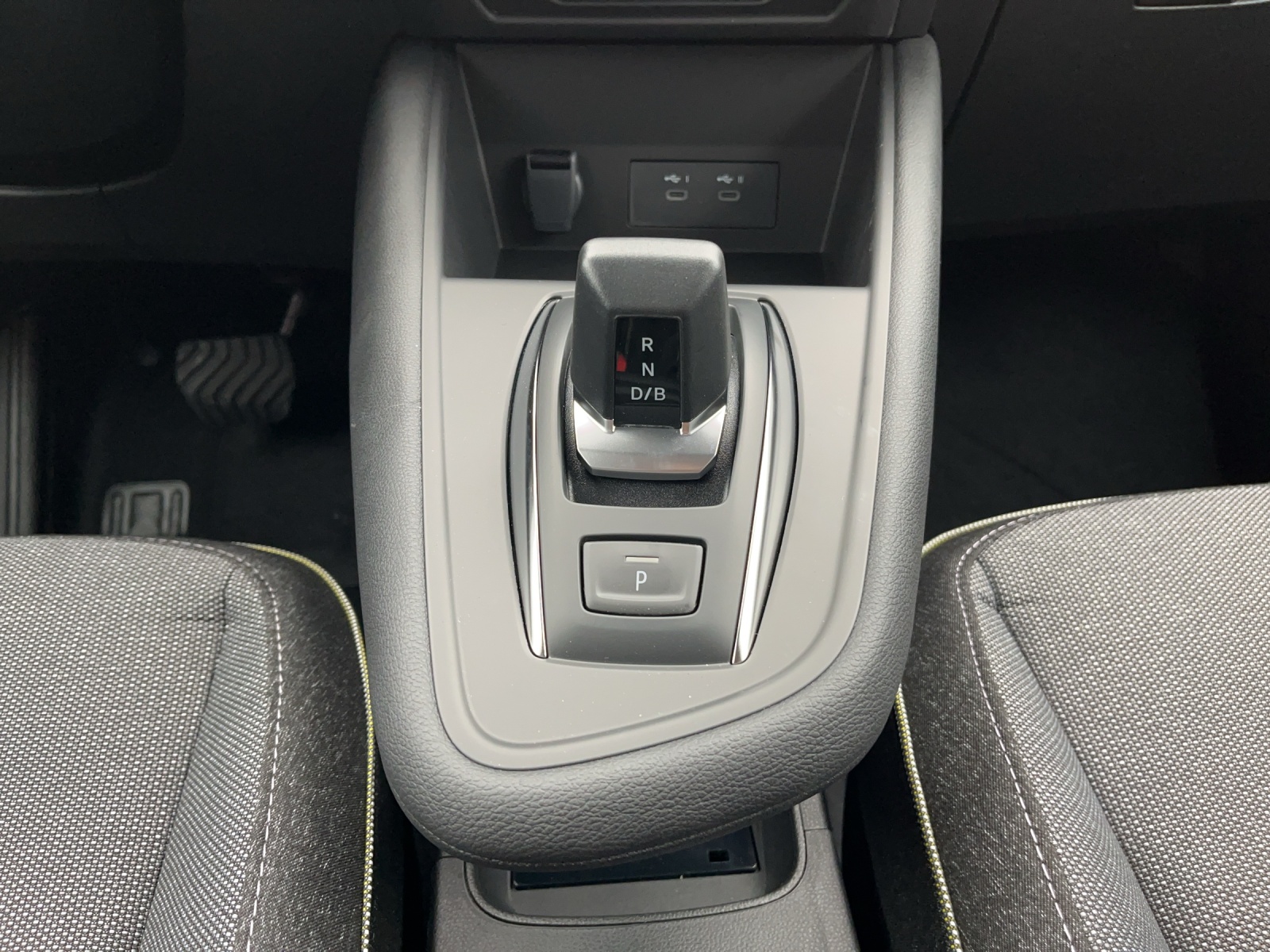 RENAULT Captur 1.8 E-Tech techno-image-12