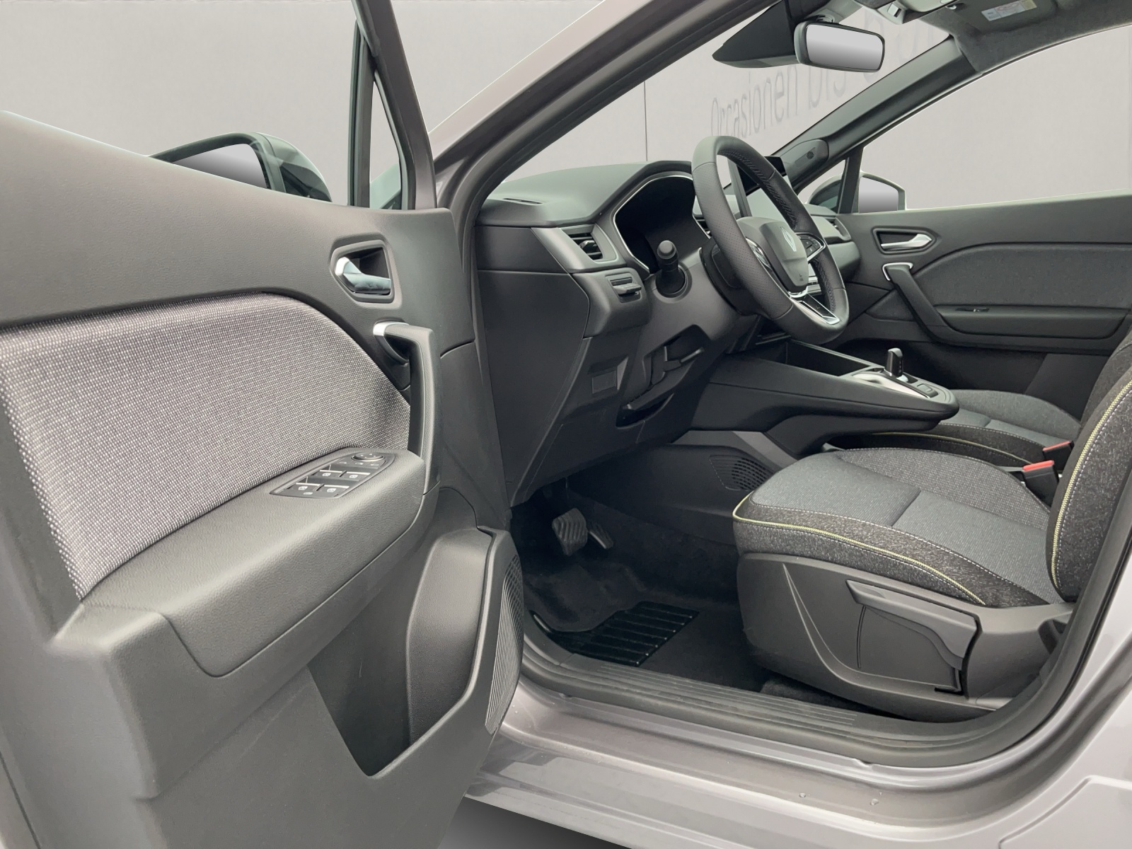 RENAULT Captur 1.8 E-Tech techno-image-6