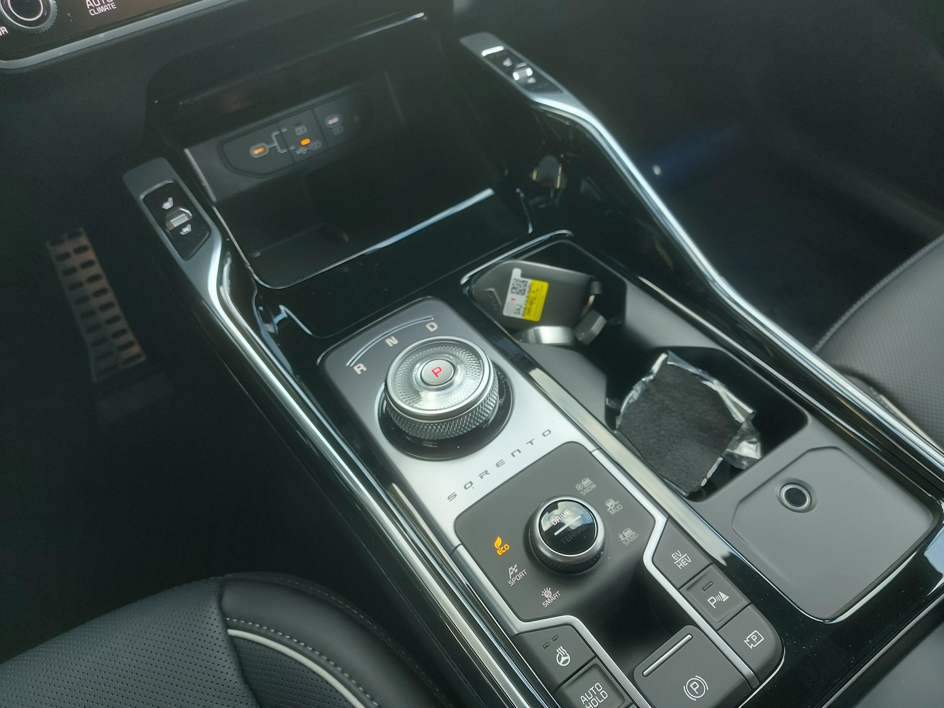 KIA Sorento 1.6 T-GDi Plug-in Hybrid Style 7P-image-13