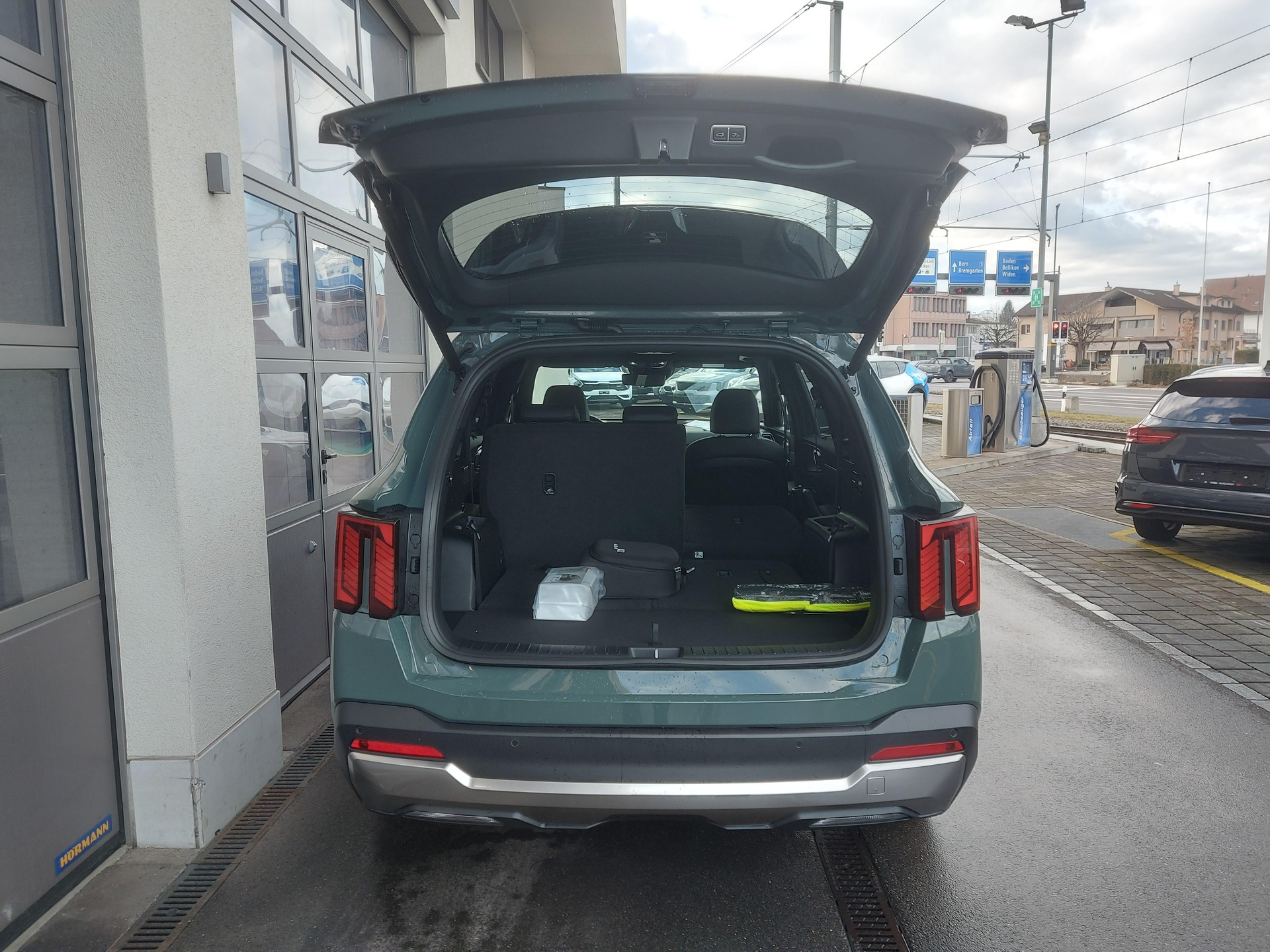 KIA Sorento 1.6 T-GDi Plug-in Hybrid Style 7P-image-15